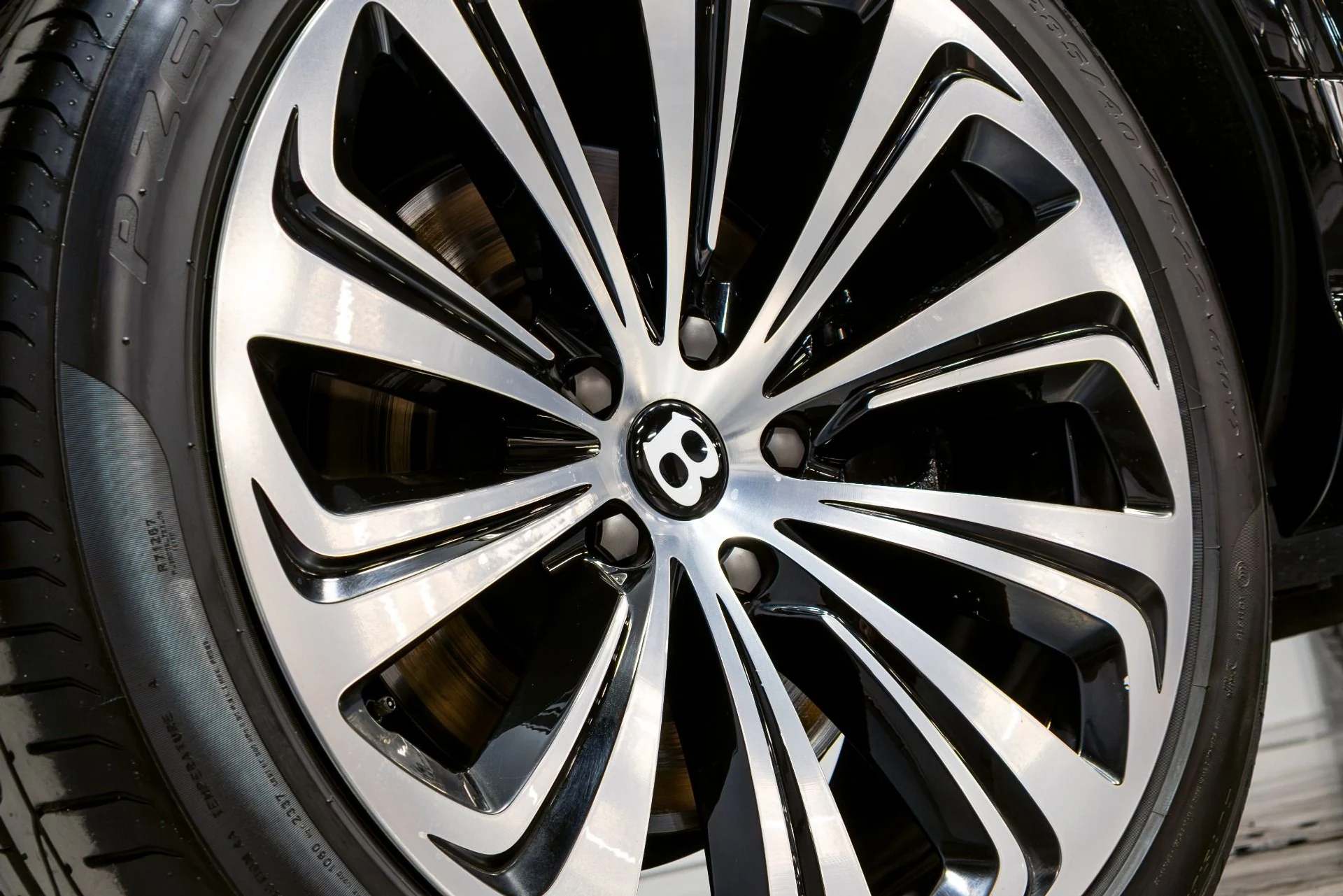 mph020_3645480636_Used_2021_Bentley_Bentayga_V8_First_Edition_1776782316_397e9b4d3e