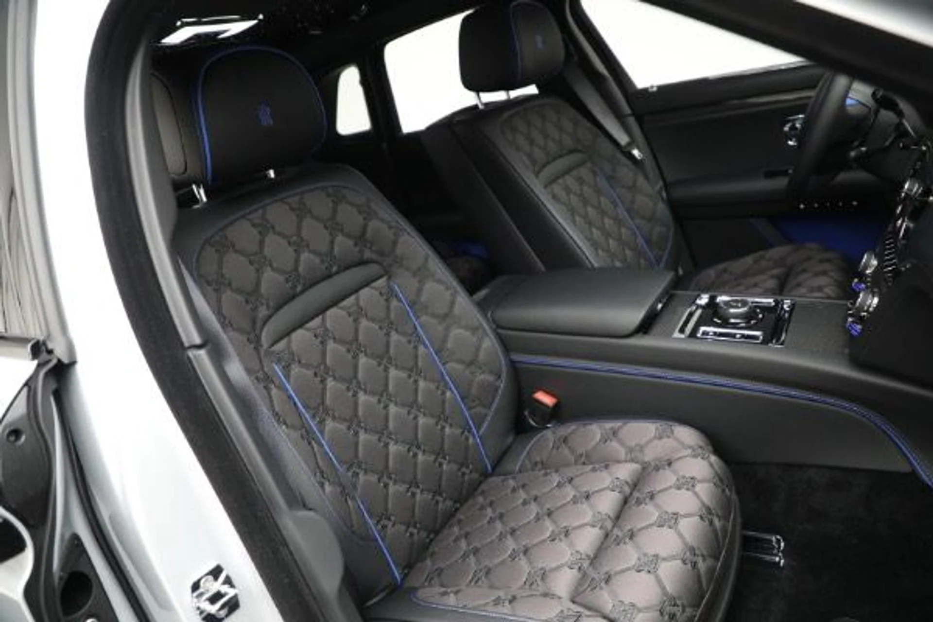 mph020_3654657557_New_2025_Rolls_Royce_Black_Badge_Ghost_b84bdeea40