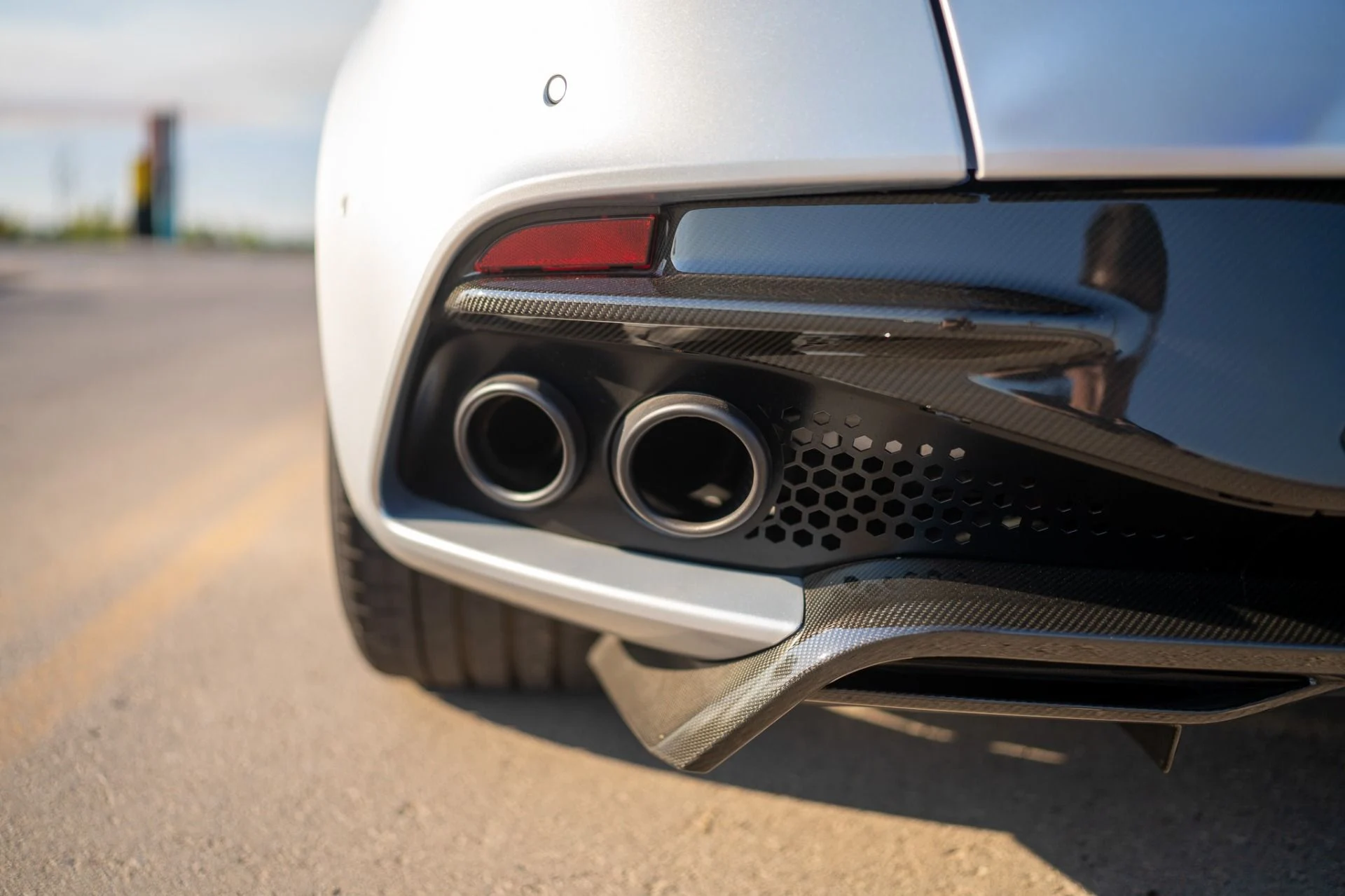 mph020_3659544170_Used_2020_Aston_Martin_DBS_Superleggera_1782927184_e9d615aaef