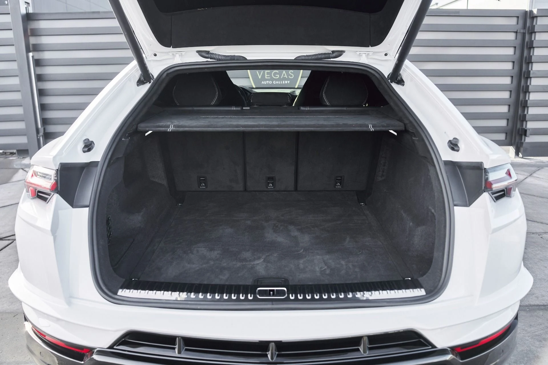 mph020_3662225771_Used_2024_Lamborghini_Urus_Performante_1764730688_18f91fa905