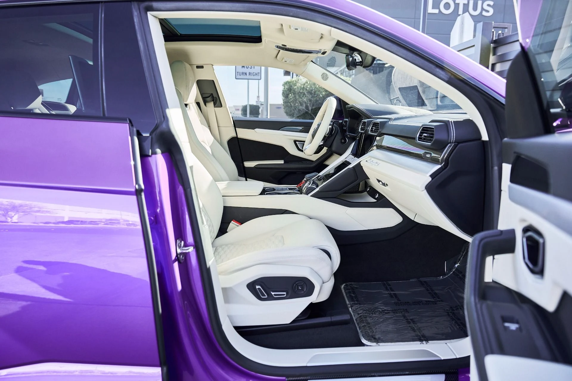 mph020_3669287551_Used_2021_Lamborghini_Urus_1772650631_e3dea9da7a