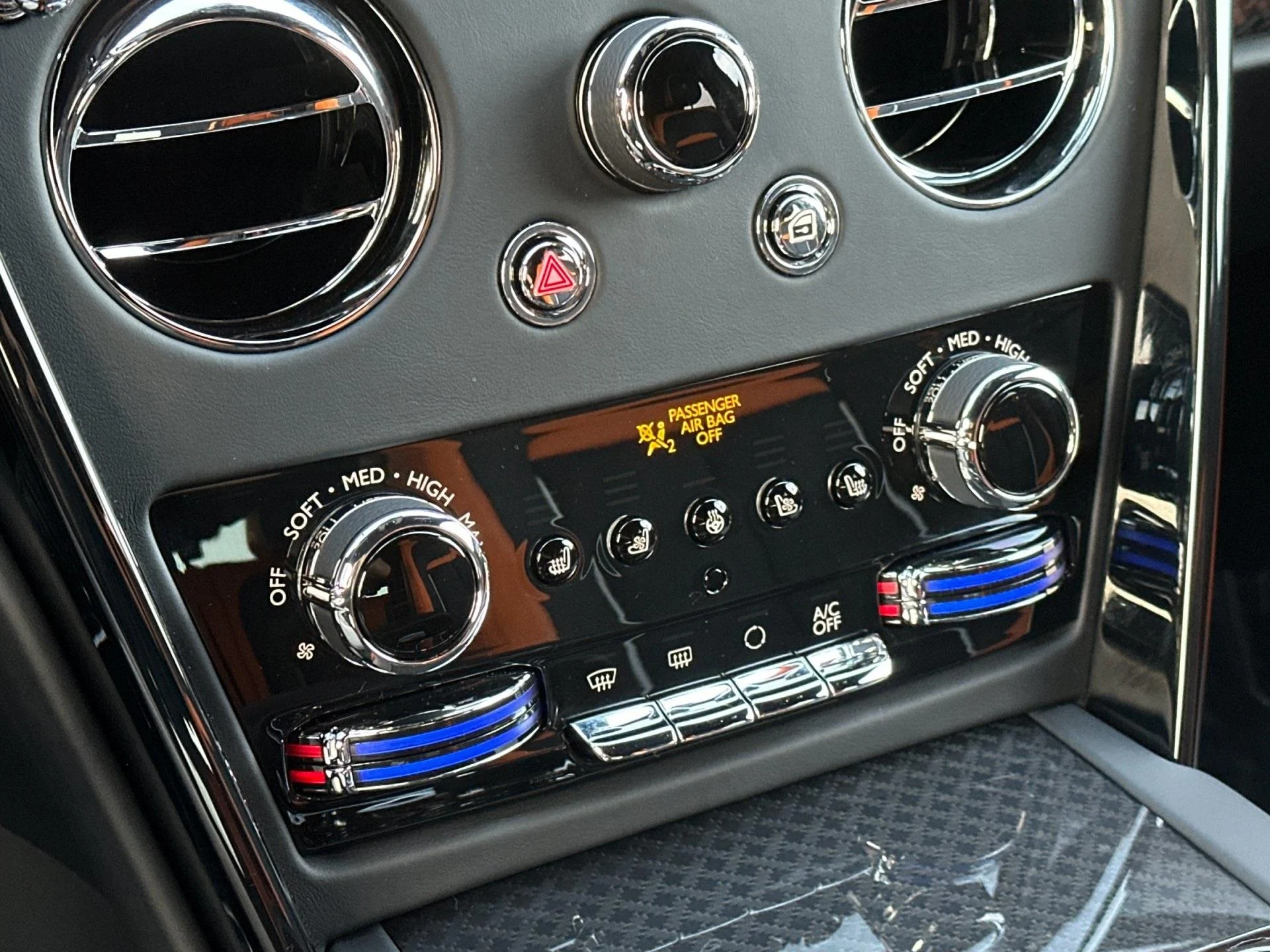 mph020_3676762746_New_2026_Rolls_Royce_Black_Badge_Cullinan_1764949806_3d501546ab