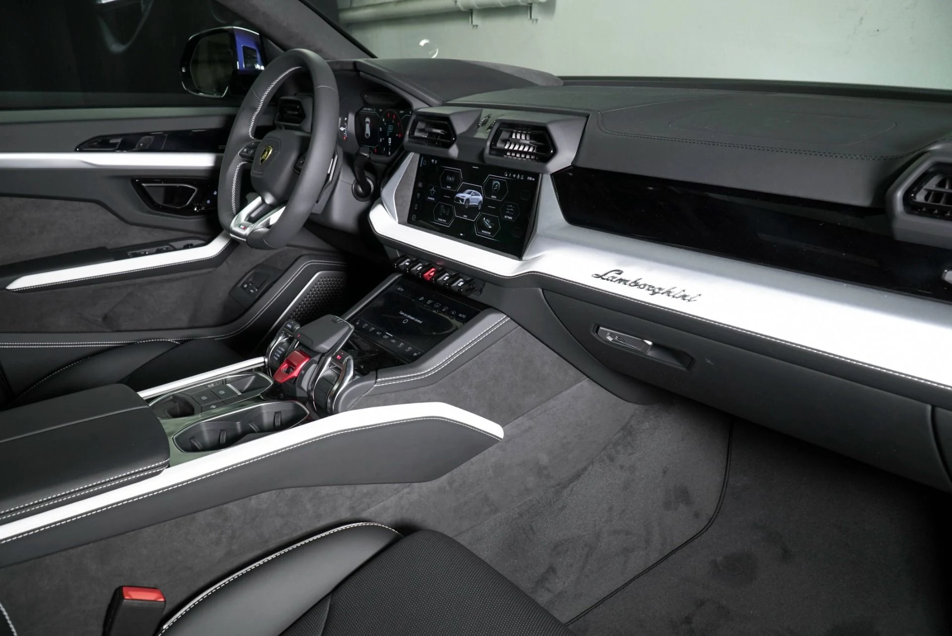mph020_3689966130_New_2025_Lamborghini_Urus_SE_1772563707_388dbe50e3