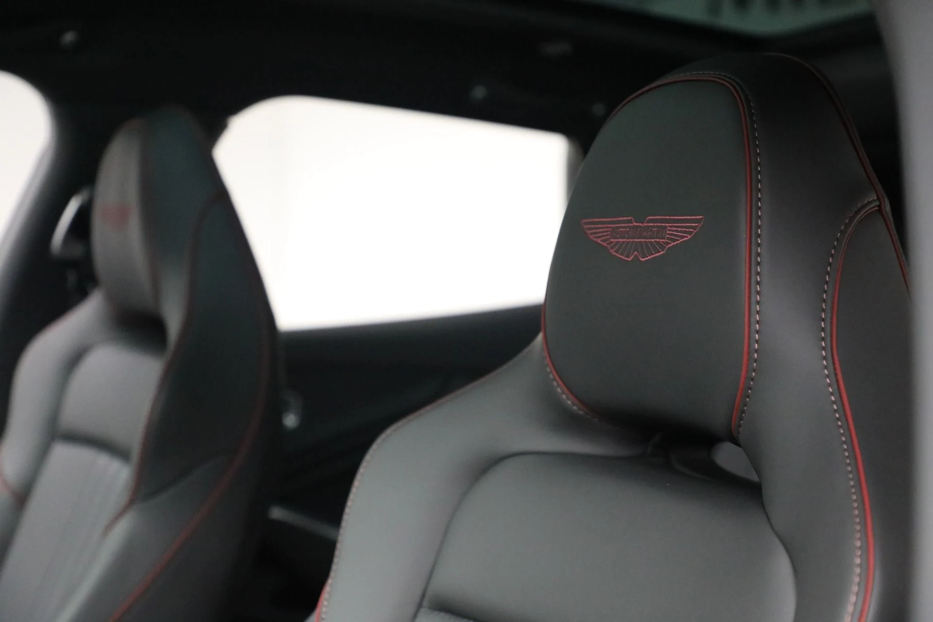 mph020_3692527403_New_2025_Aston_Martin_DBX_707_02949a61e1