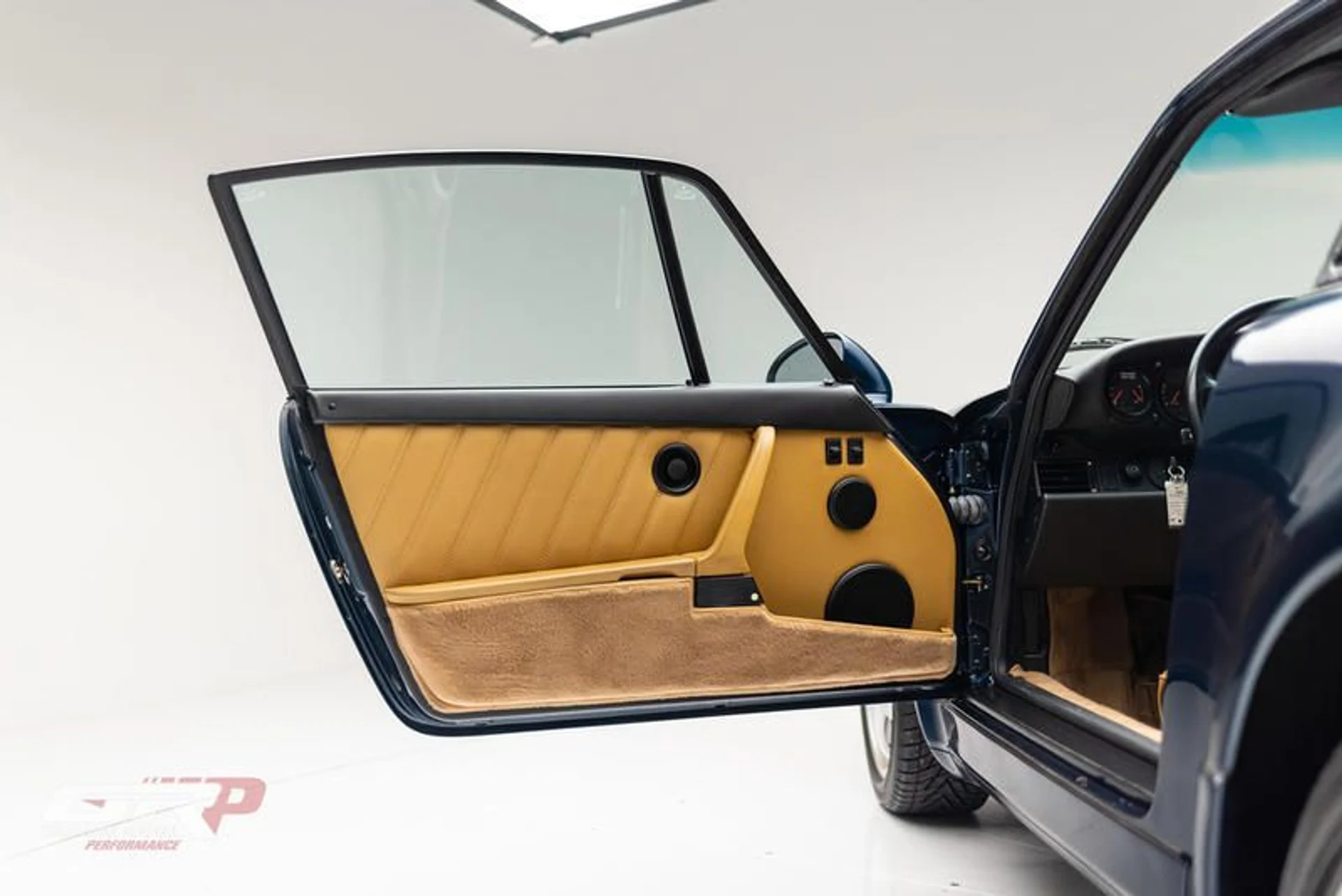 mph020_3704404709_300_C1_D1_C_3600_4206_B9_E2_A00_BC_58_F064_F_0a838b5886