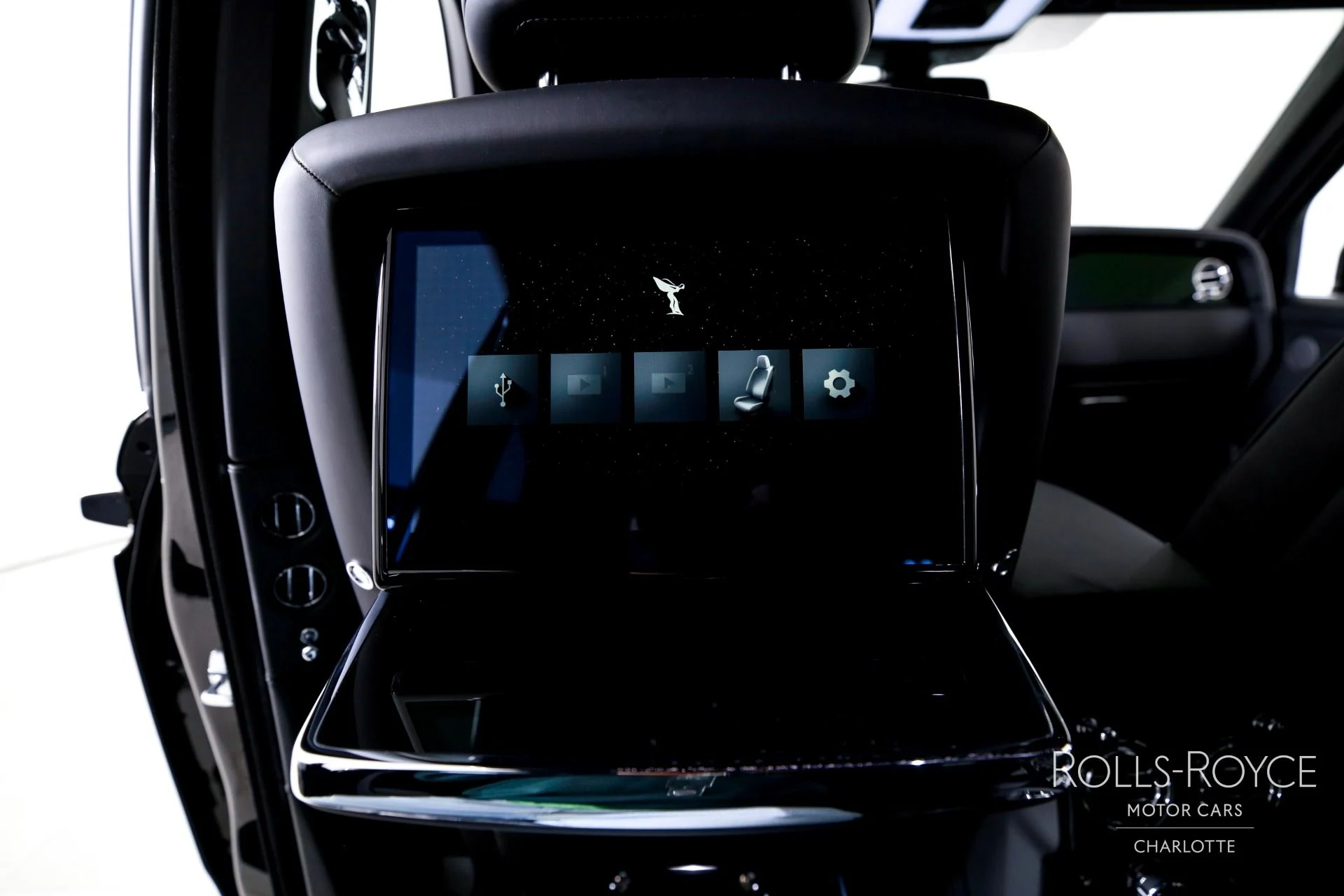 mph020_370493625_Used_2026_Rolls_Royce_Cullinan_1765392948_5c5573ff90