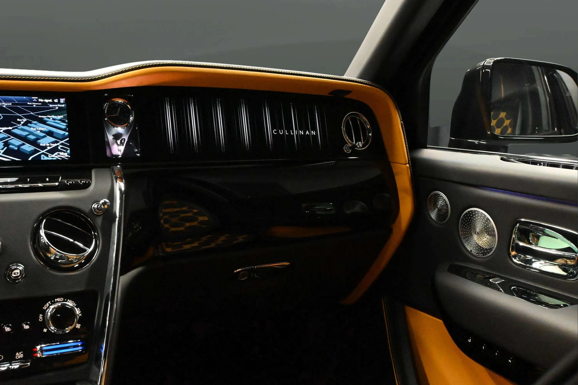 mph020_3705275105_aa1fe7dd_c999_4bd3_8d7e_d0400e433065_202520_Rolls_Royce20_Cullinan20282502729_21_b99157b60c