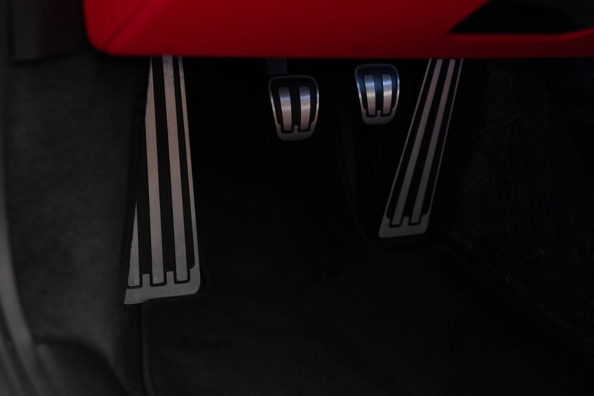 mph020_3708837846_Used_2024_Porsche_911_GT_3_Touring_1776272100_c2ca9c48e6