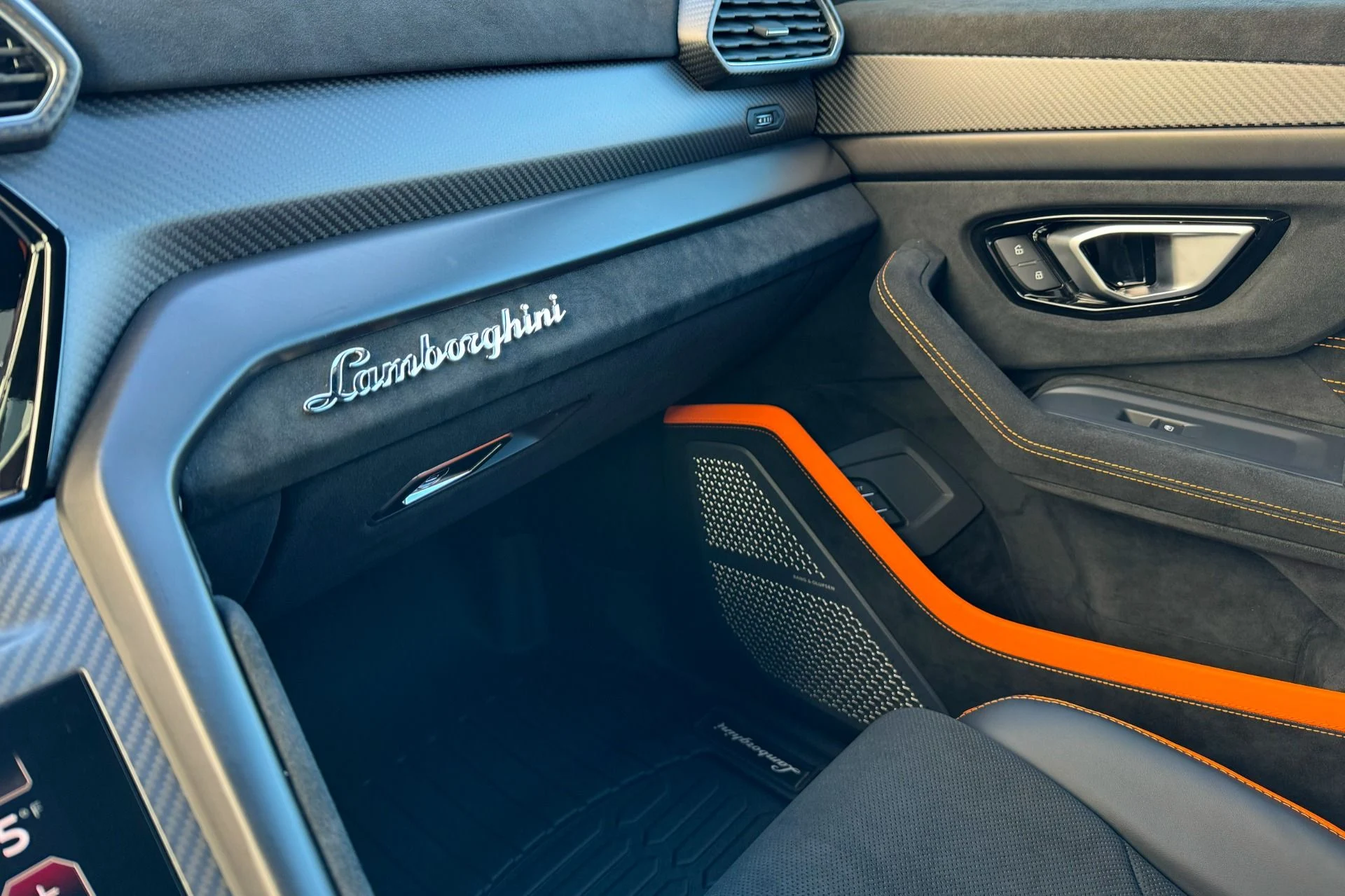 mph020_3723628415_Used_2024_Lamborghini_Urus_Performante_1741002929_02c179bd0f