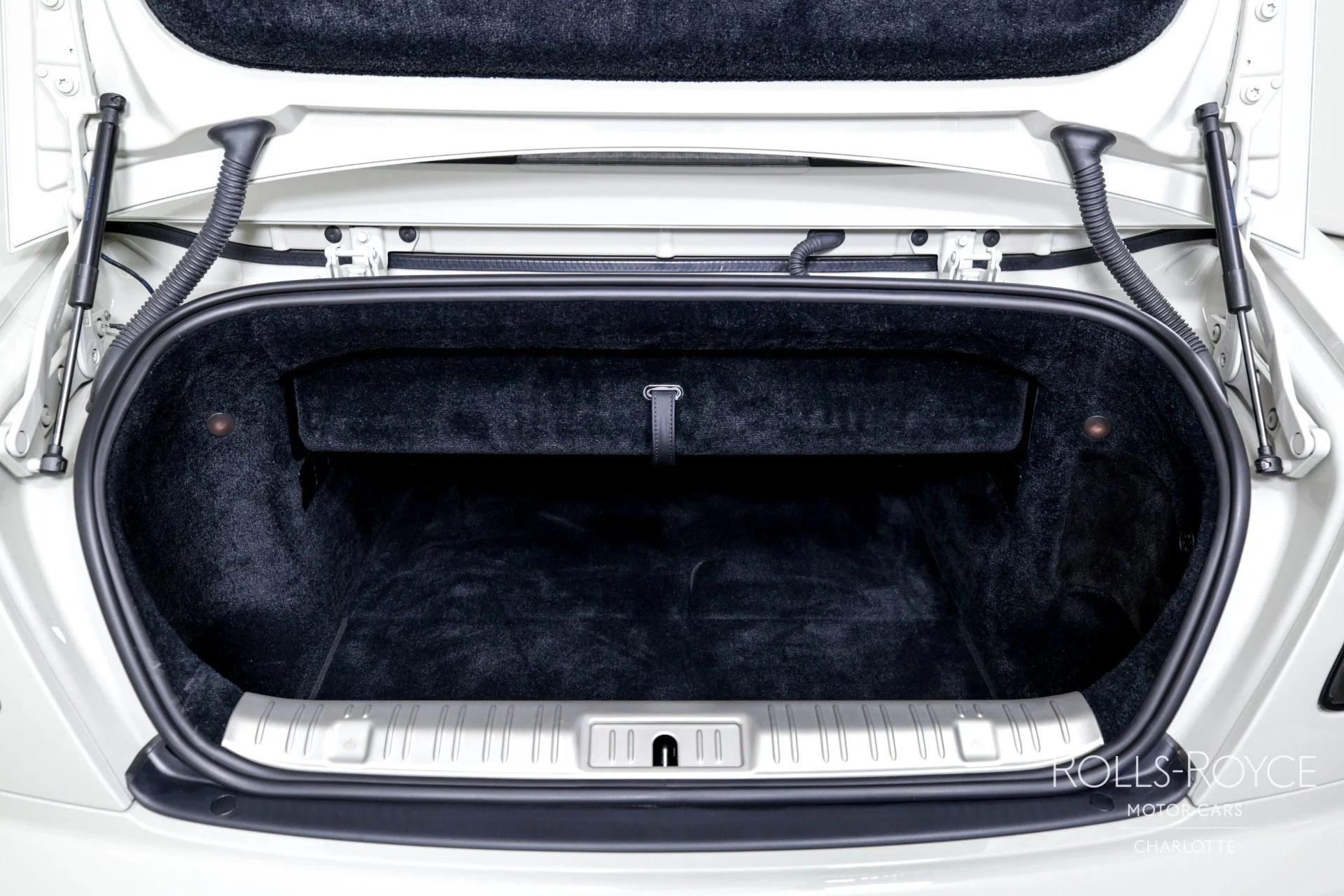 mph020_3723962716_Used_2021_Rolls_Royce_Black_Badge_Dawn_1752164032_bb3274b443