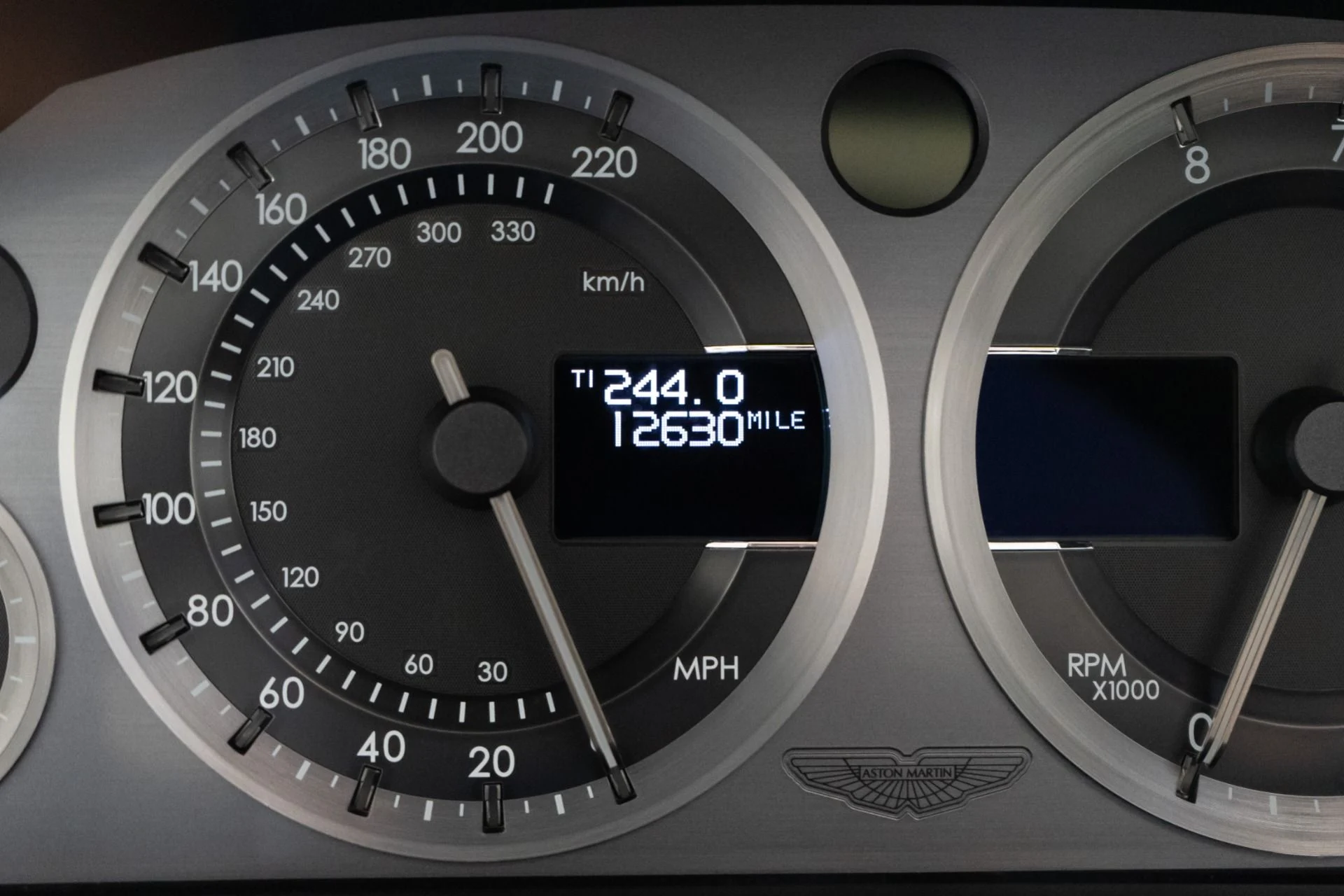 mph020_3726001675_Used_2011_Aston_Martin_V8_Vantage_S_Roadster_1727979574_7f09f76db2