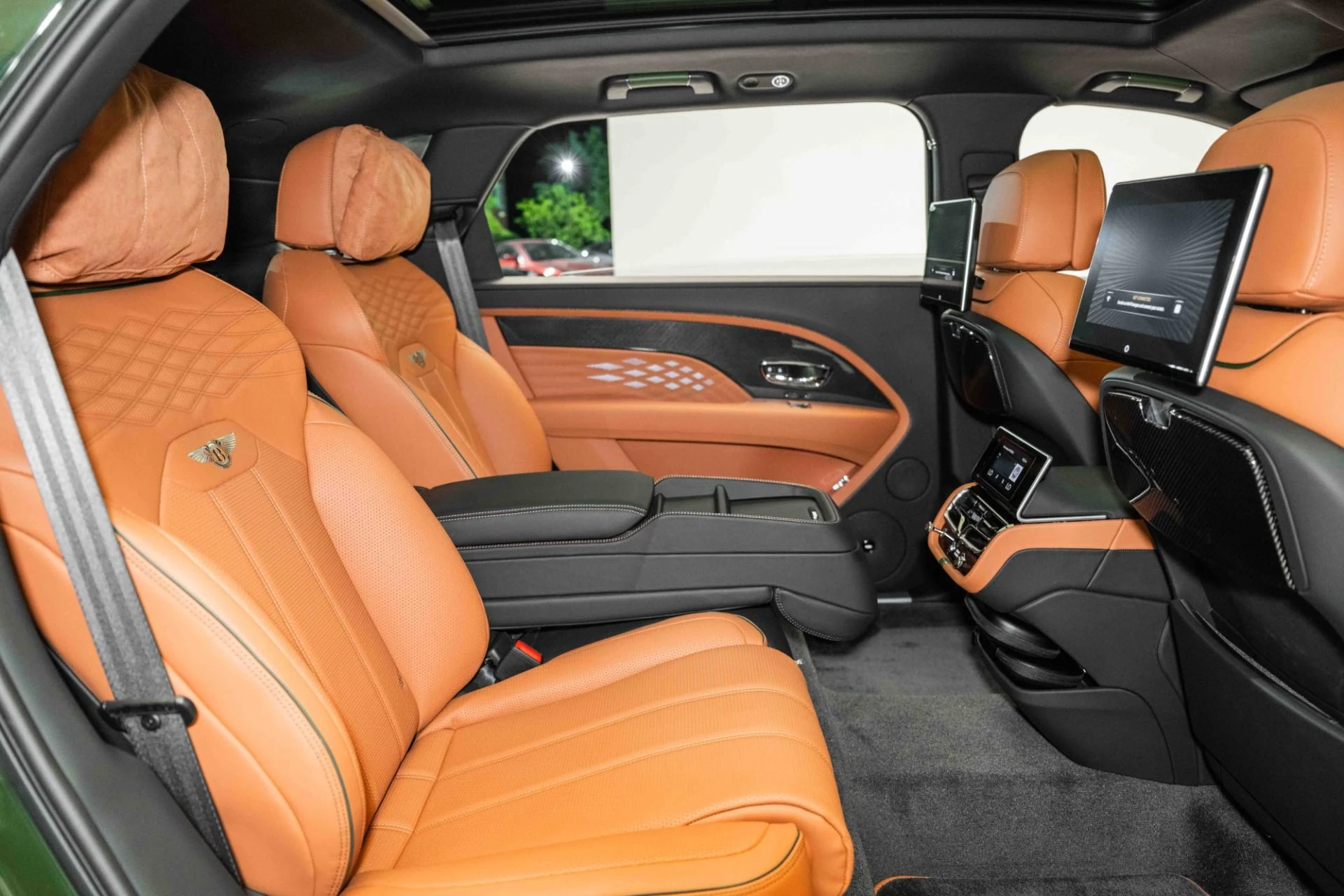 mph020_3736093129_Used_2024_Bentley_Bentayga_EWB_Azure_V8_1718899287_ff974de8c4