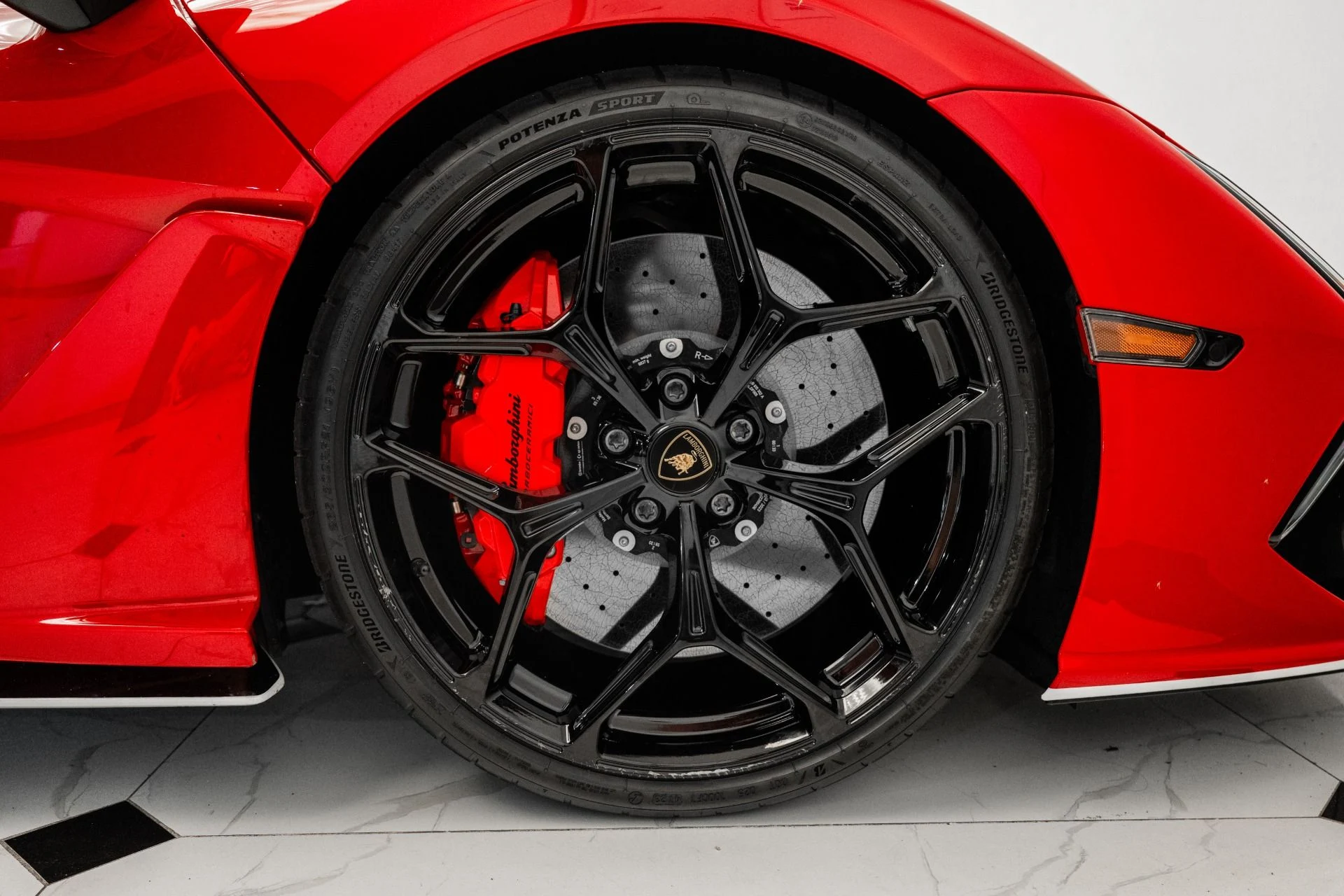 mph020_374319546_Used_2024_Lamborghini_Revuelto_1755181683_1e98964053