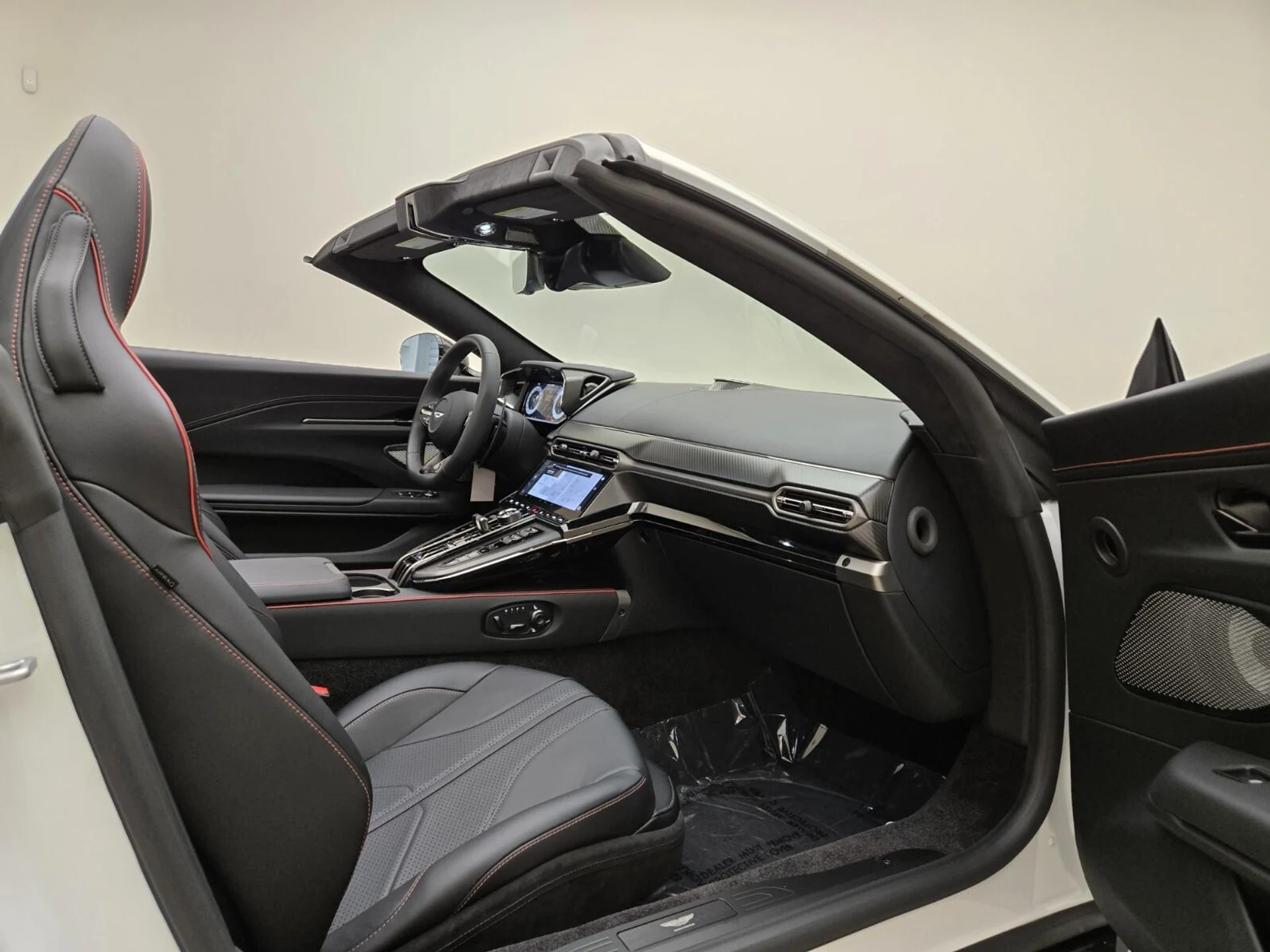 mph020_3752567621_New_2026_Aston_Martin_Vantage_1759816387_5d4b09b3a5