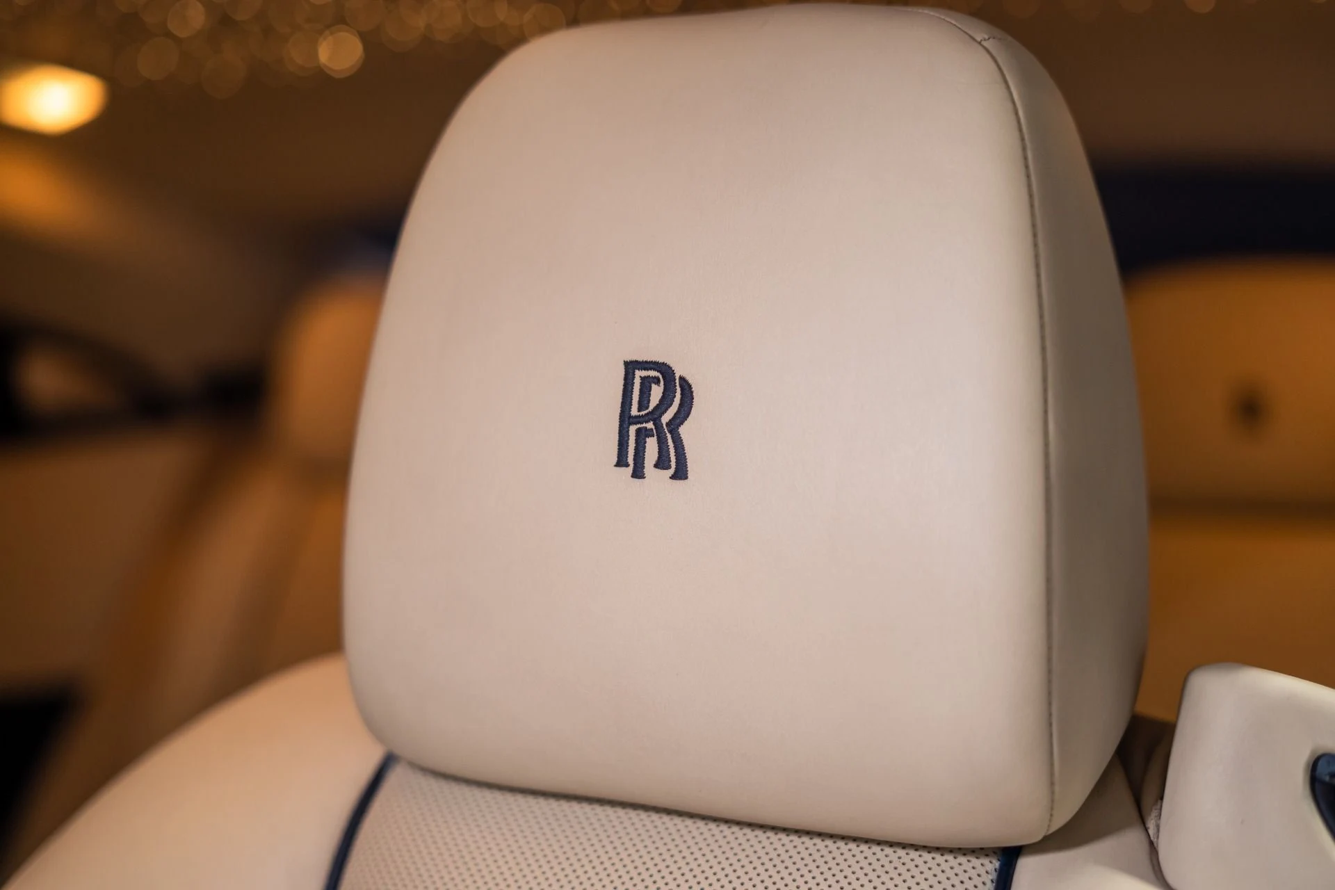 mph020_375260108_Used_2014_Rolls_Royce_Wraith_Bespoke_Interior_1784145568_c85a821b93