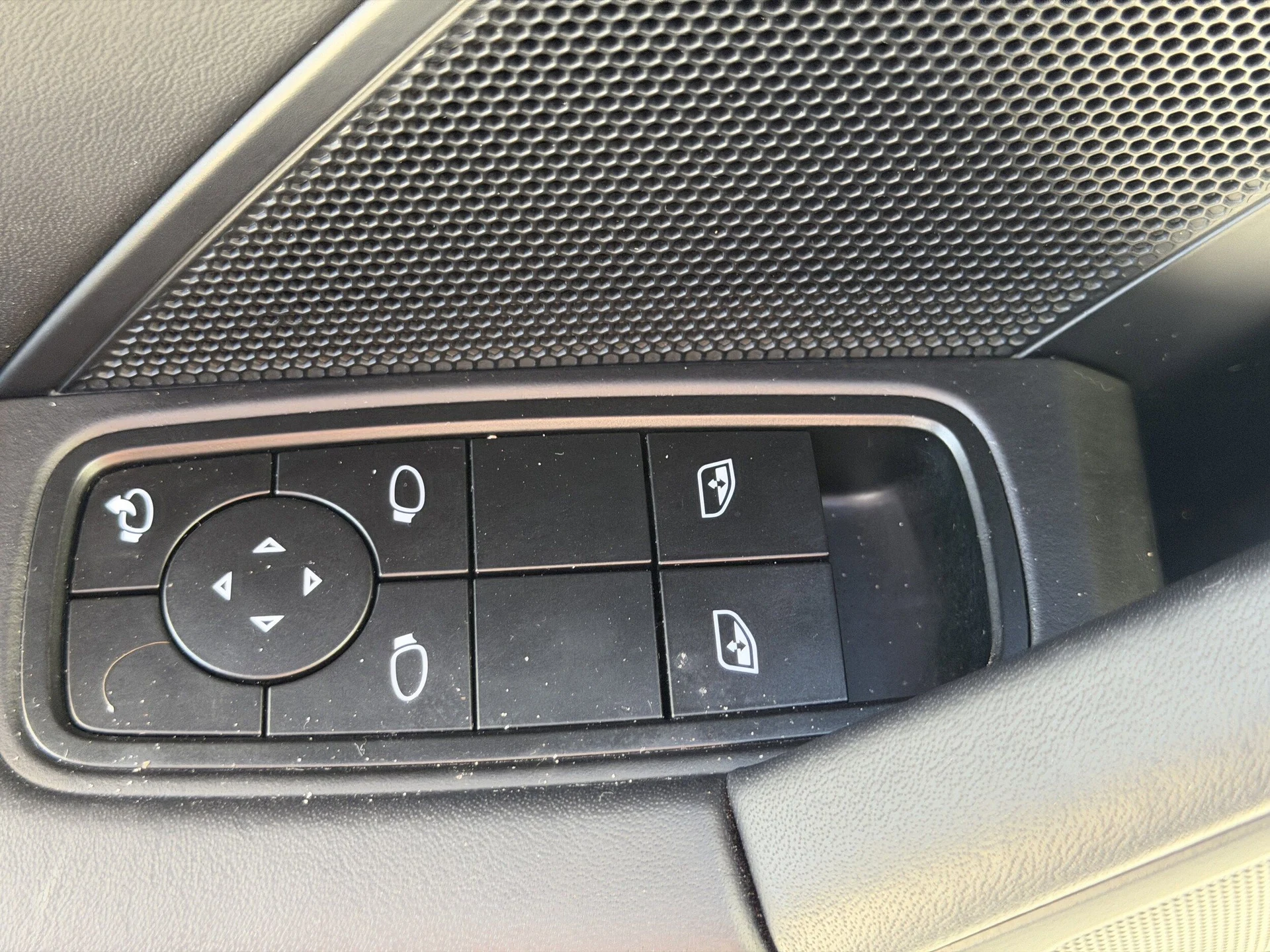 mph020_375373643_b11fb3d377ef848633c7f63d014abaabx_73b2702a6b