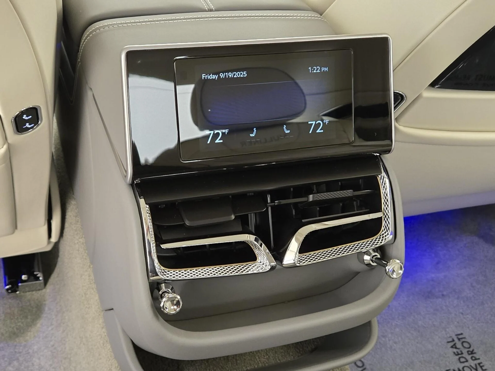 mph020_3761573252_Used_2025_Bentley_Flying_Spur_Speed_1760420785_84dc30e4bf