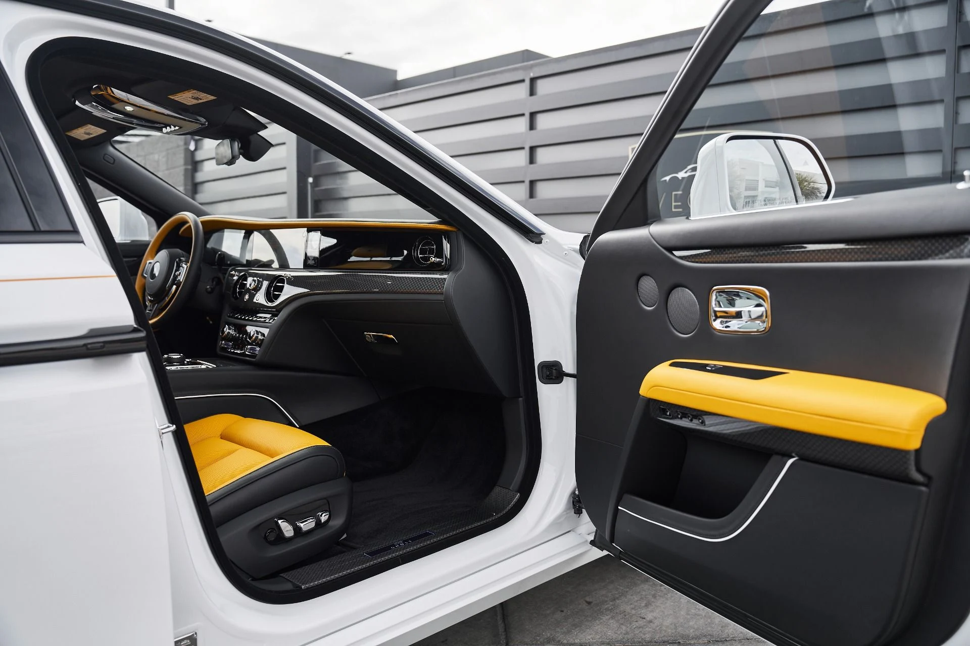 mph020_3769549299_Used_2025_Rolls_Royce_Ghost_Black_Badge_1763167766_ac084cbee4