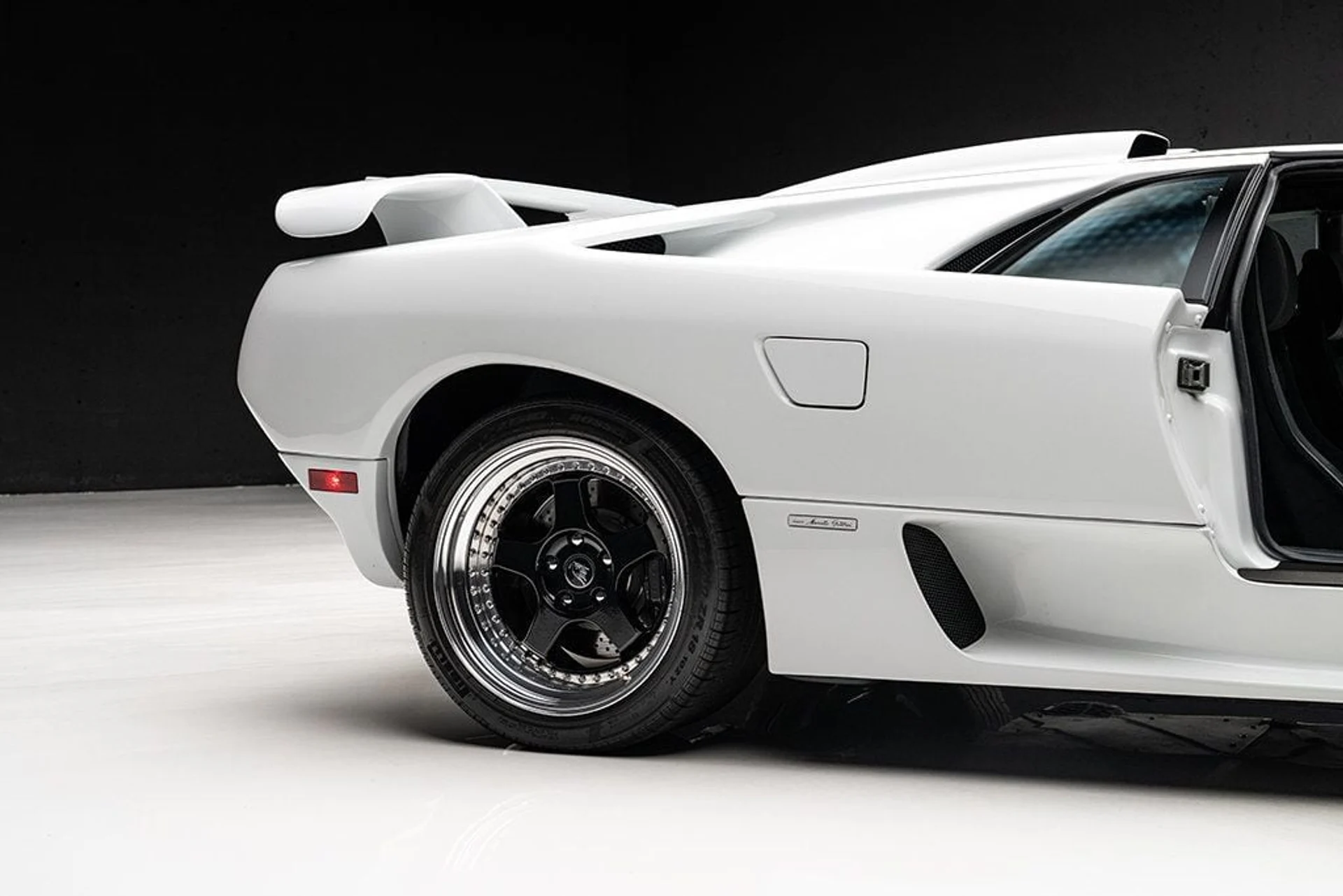 mph020_3777245967_used_1999_lamborghini_diablo_sv_9689_22911634_21_1024_a2feb66f36