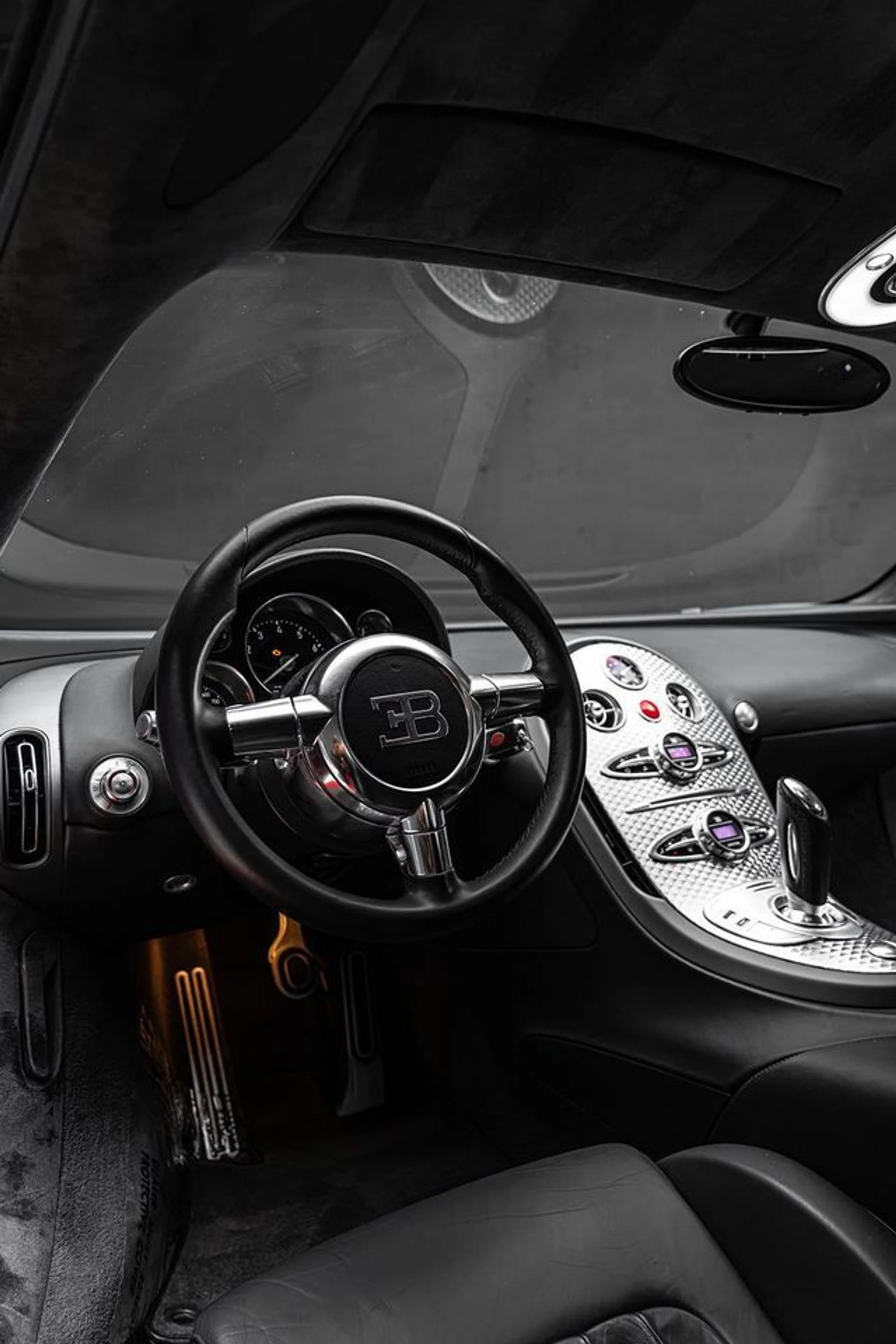 mph020_3778299459_used_2008_bugatti_veyron_9689_23069704_25_640_9783fed9cd