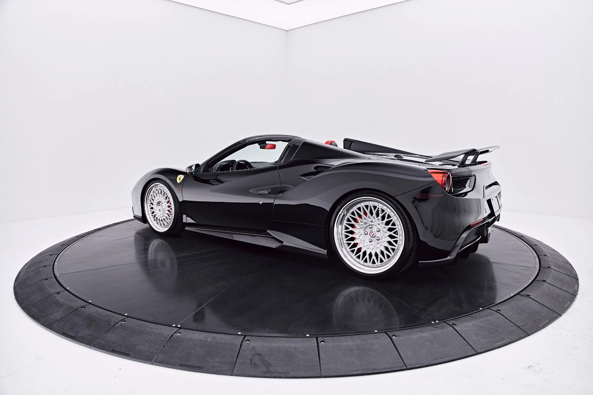 mph020_3781170323_Used_2018_Ferrari_488_Spider_Base_1786671612_30830c4795