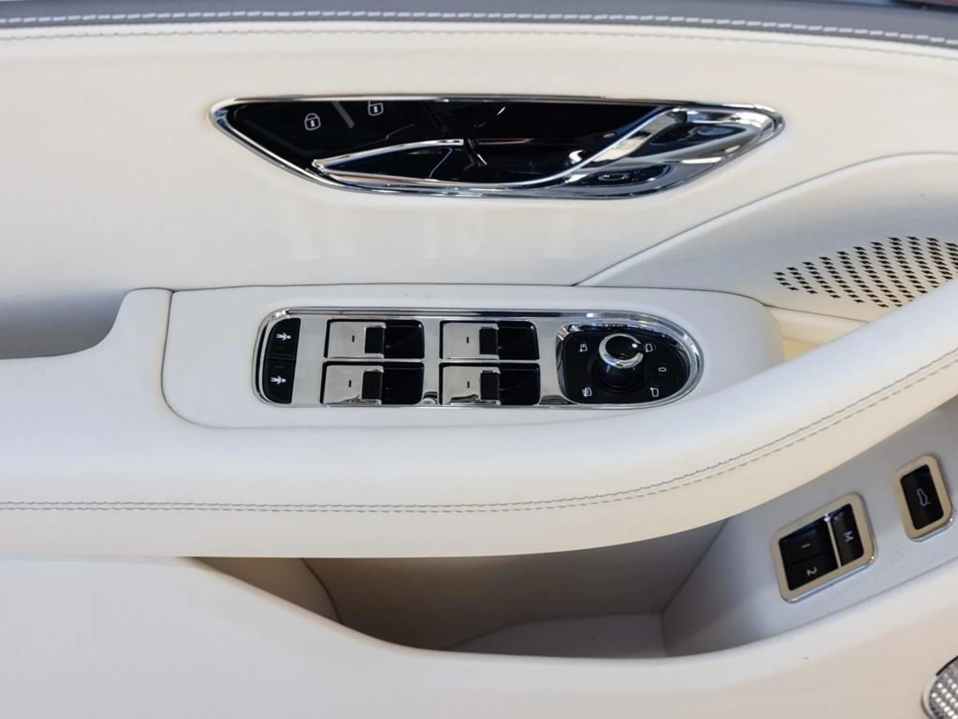 mph020_3784940317_471657911_690a42526f3f14244e02b1b2_391960e30e