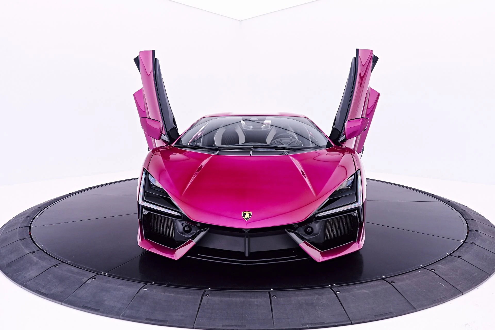mph020_3787851409_Used_2025_Lamborghini_Revuelto_Base_1782965004_e22d514dfd