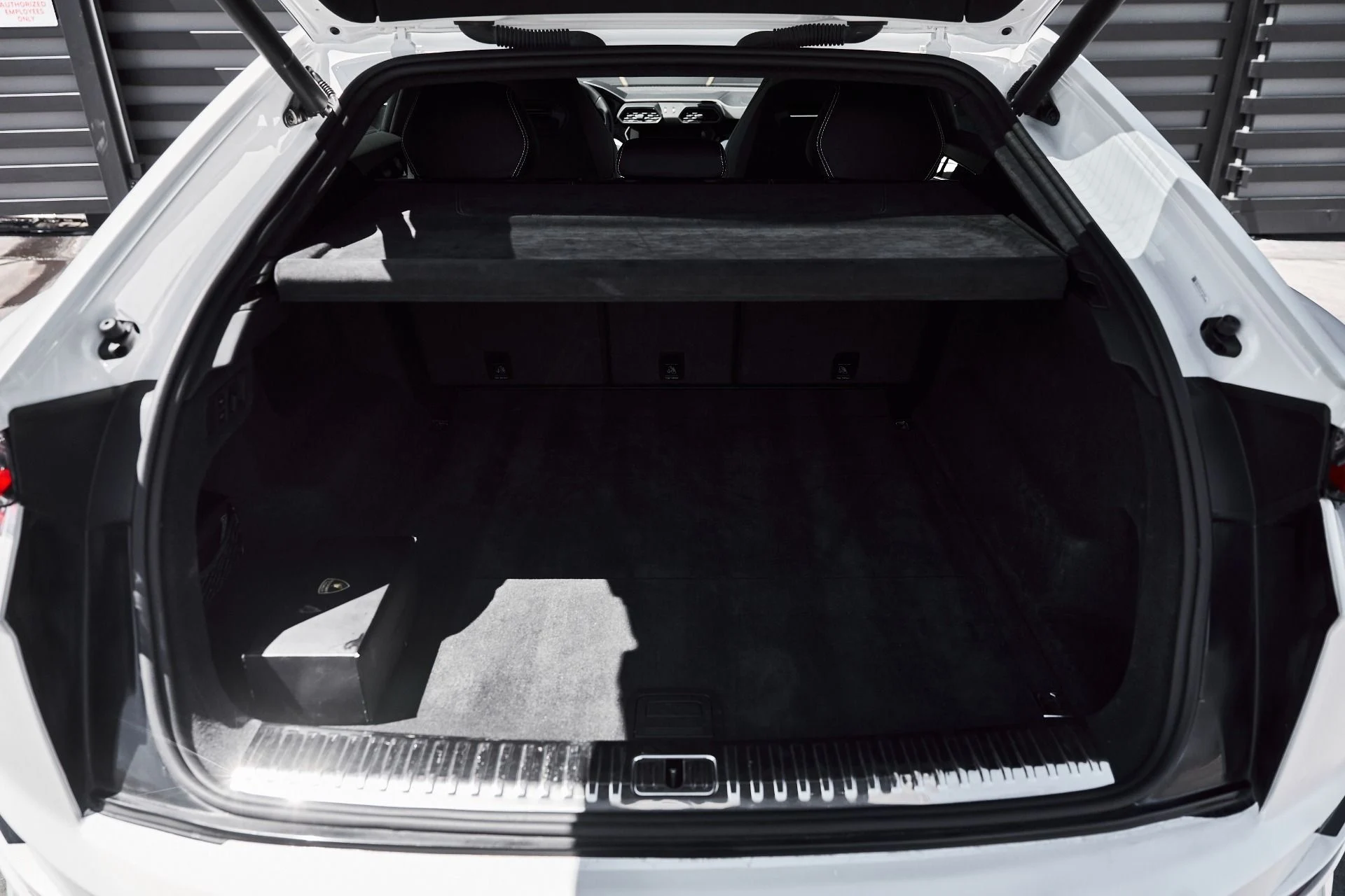 mph020_3793134945_Used_2019_Lamborghini_Urus_Base_1776301824_1f0e1a2659