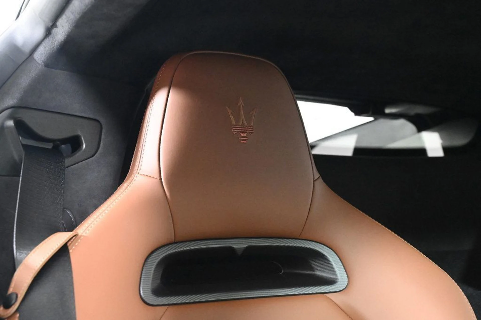 mph020_3808288118_used_2022_maserati_mc20_base_11350_22957730_20_1024_bf9a88fd45