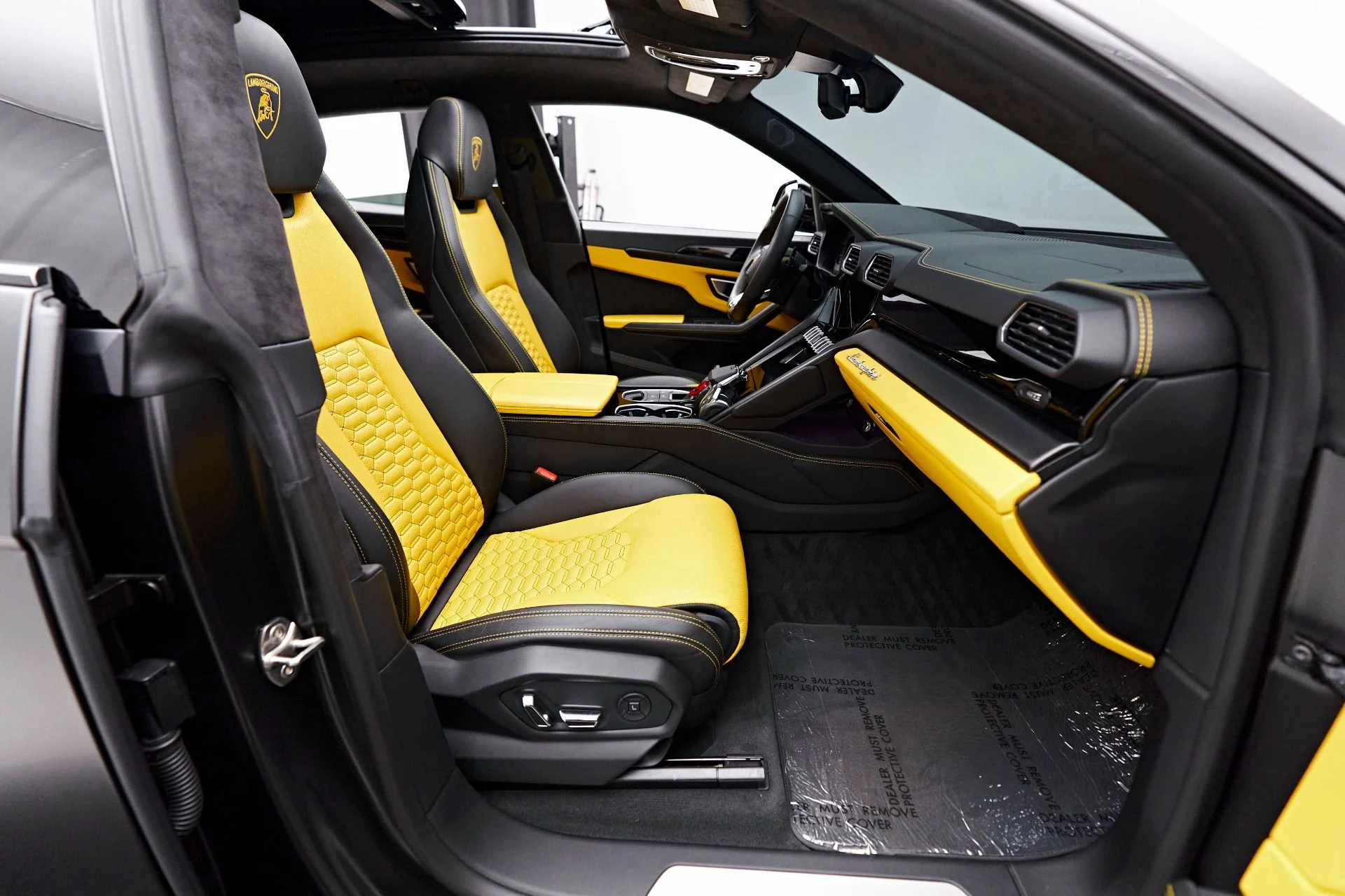 mph020_3813897647_Used_2022_Lamborghini_Urus_1714440387_7387c1815b