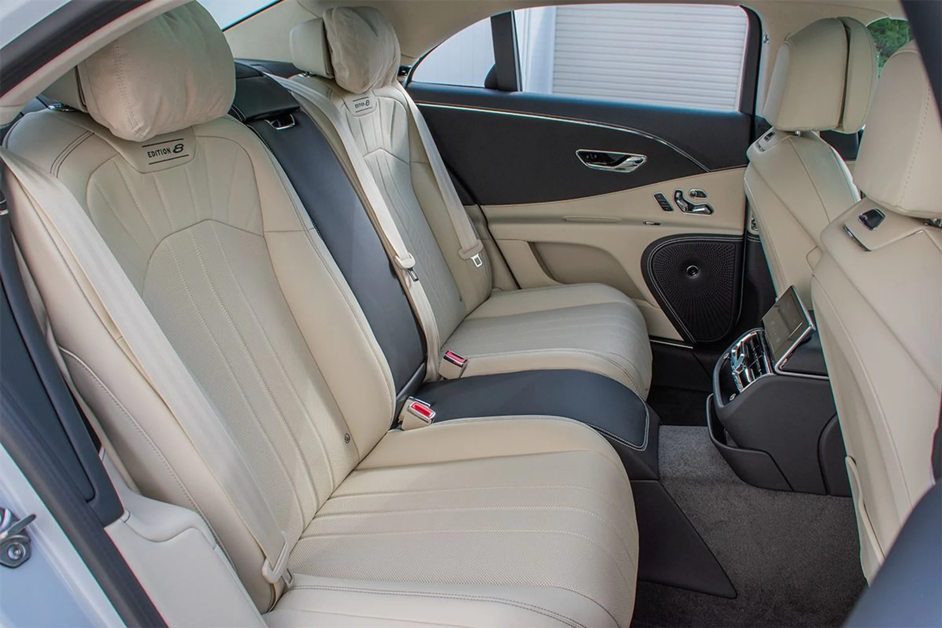 mph020_3822689047_Used_2024_Bentley_Flying_Spur_V8_1730873609_58d5453810