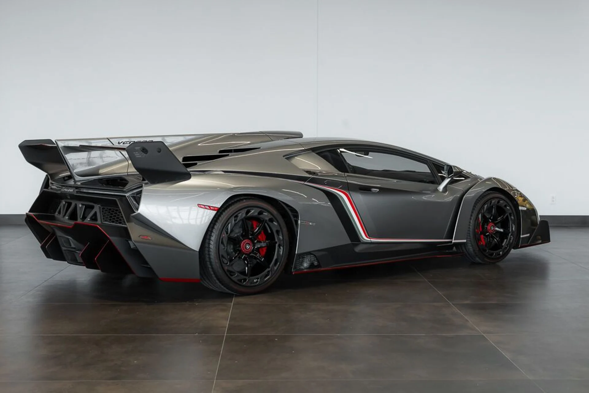 mph020_3831332641_lamborghini_veneno_2014_jpg_v_1779988126_0f52276e10