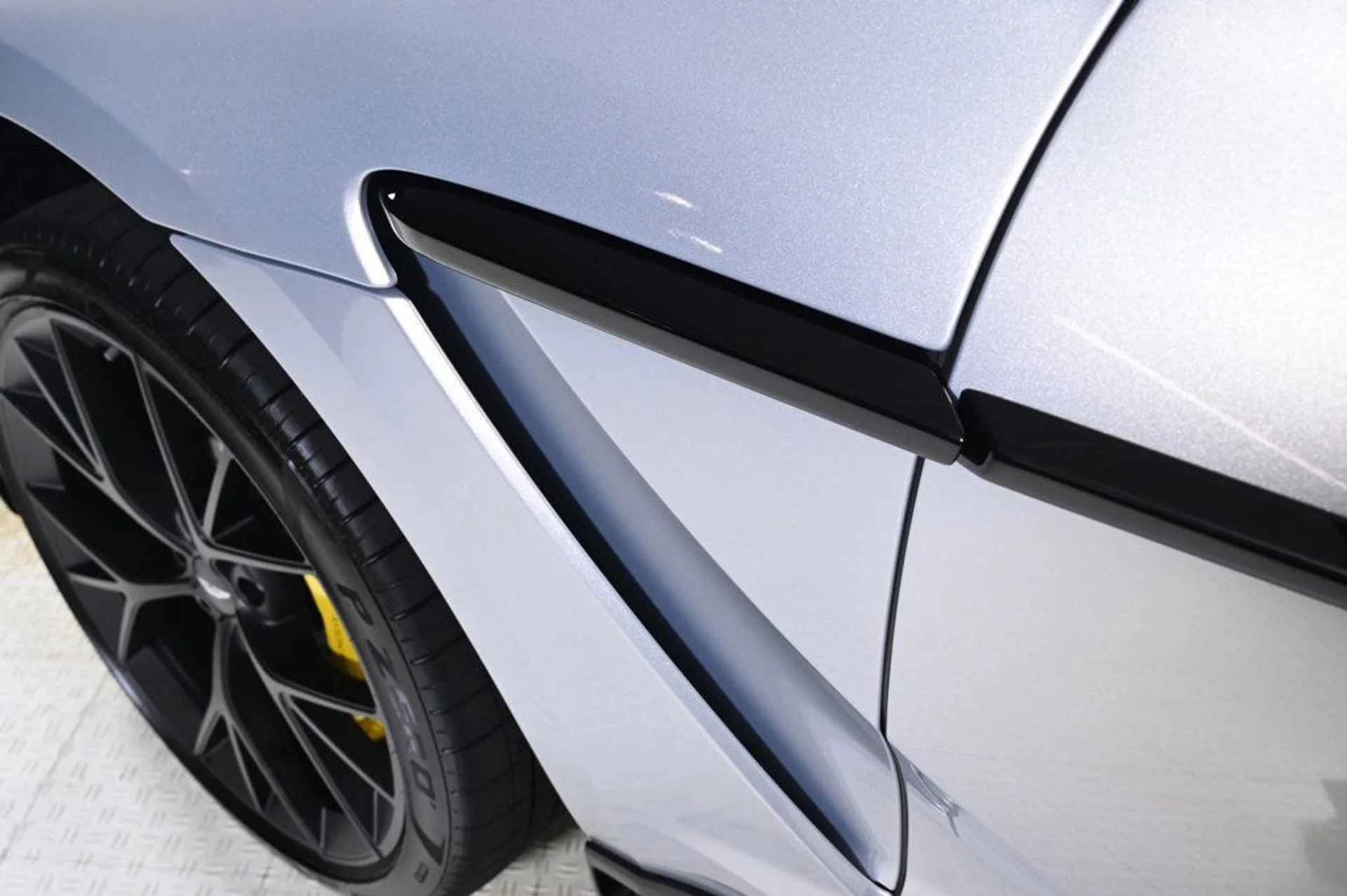 mph020_3831988497_new_2025_aston_martin_dbx_707awd_11350_22933621_20_1024_5c8def4327