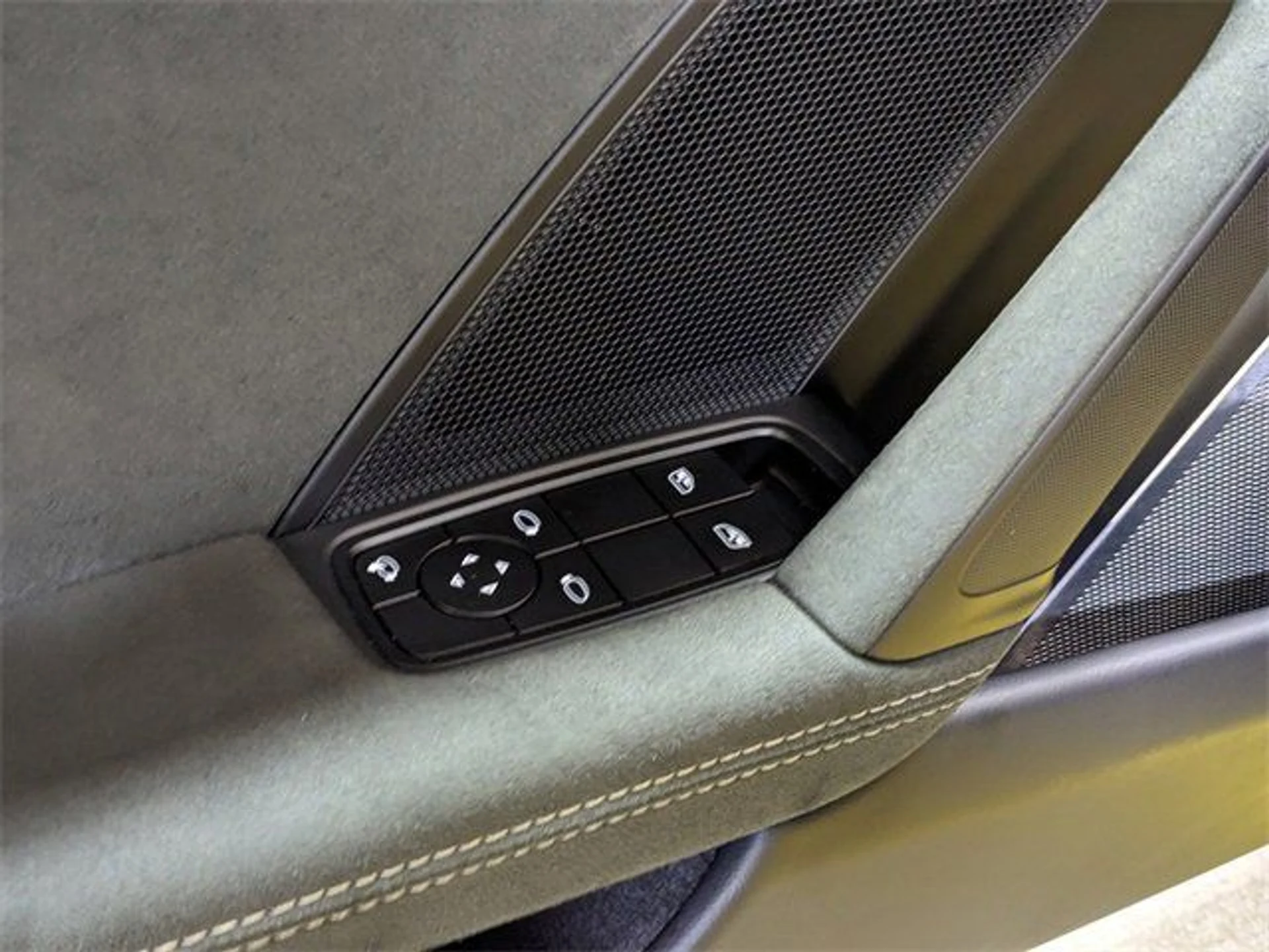 mph020_38391815_57121efd6dda7c7f1333049ebc99aece_22506cbc9f