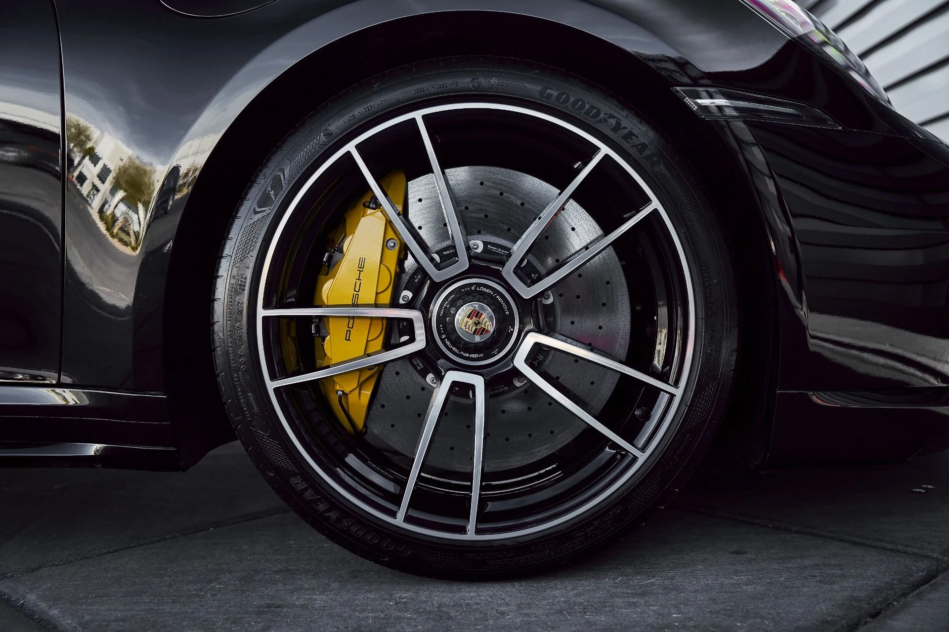 mph020_3849841337_Used_2022_Porsche_911_Turbo_S_1773939898_a86ef83765