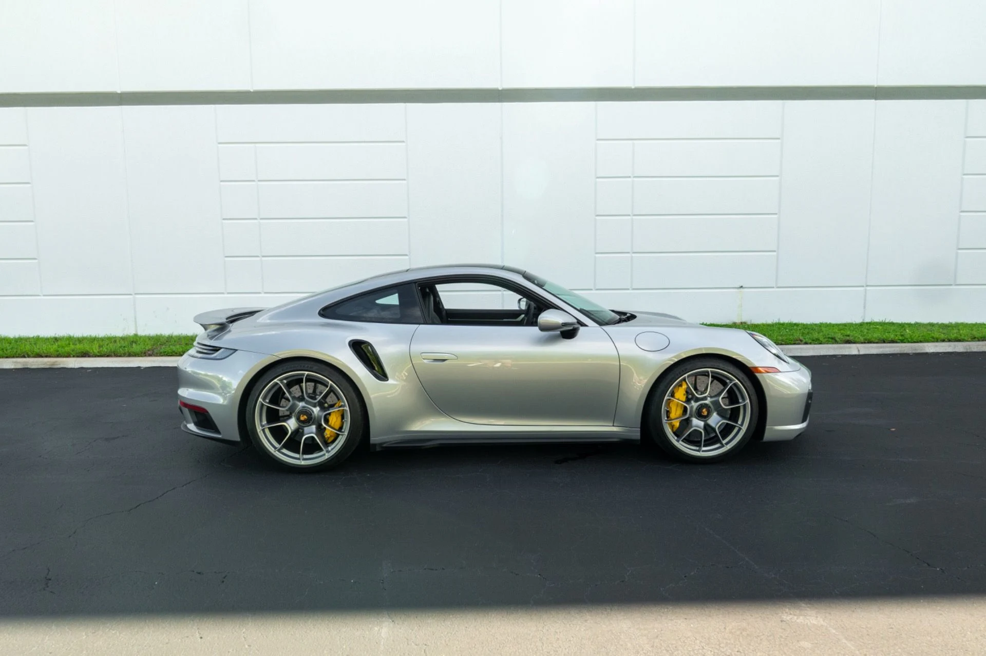 mph020_3850325482_Used_2021_Porsche_911_Turbo_S_1758737347_739a89ebb6