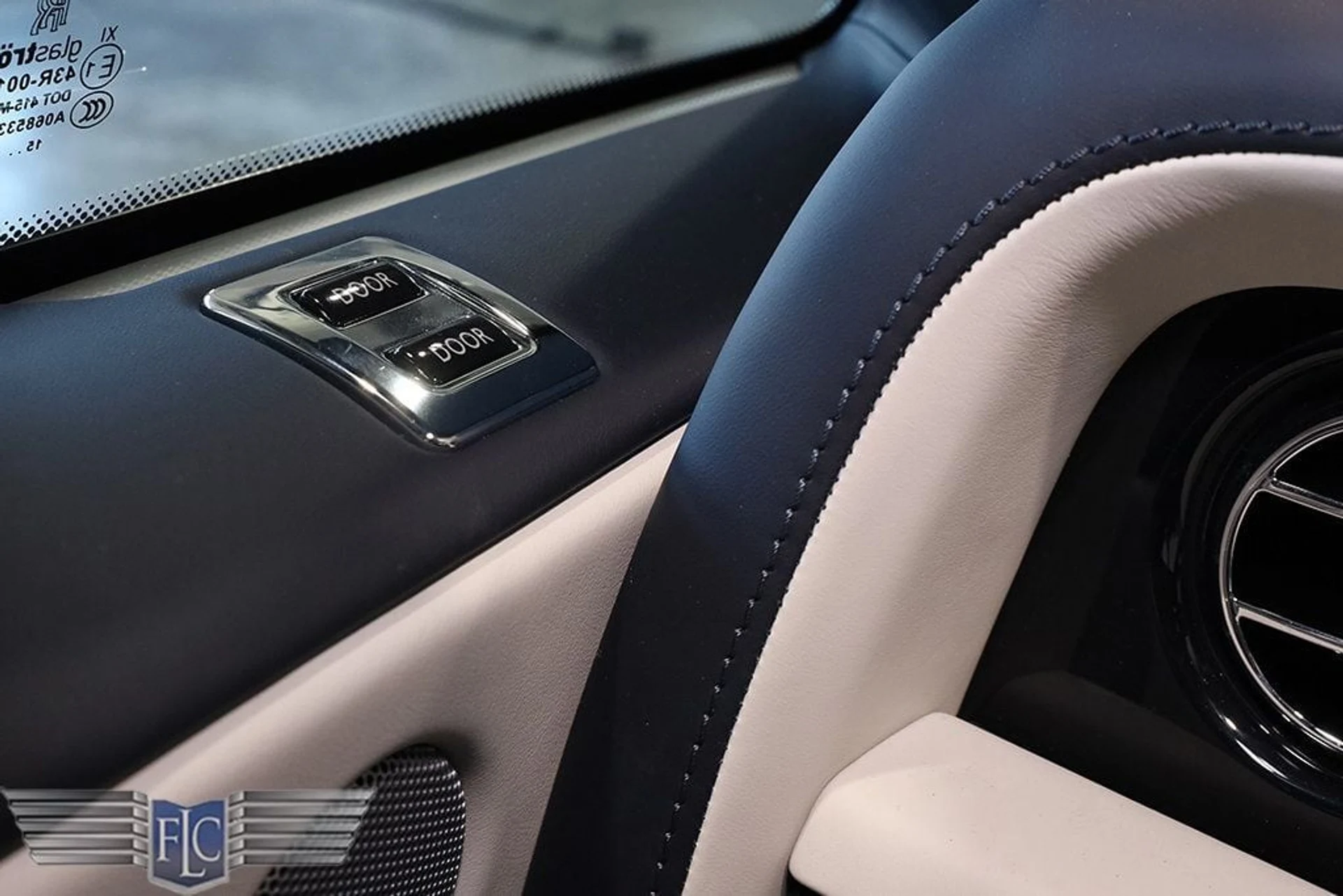 mph020_3876614548_used_2017_rolls_royce_phantom_dropheadcoupe_9689_22945304_21_1024_0269bca87a