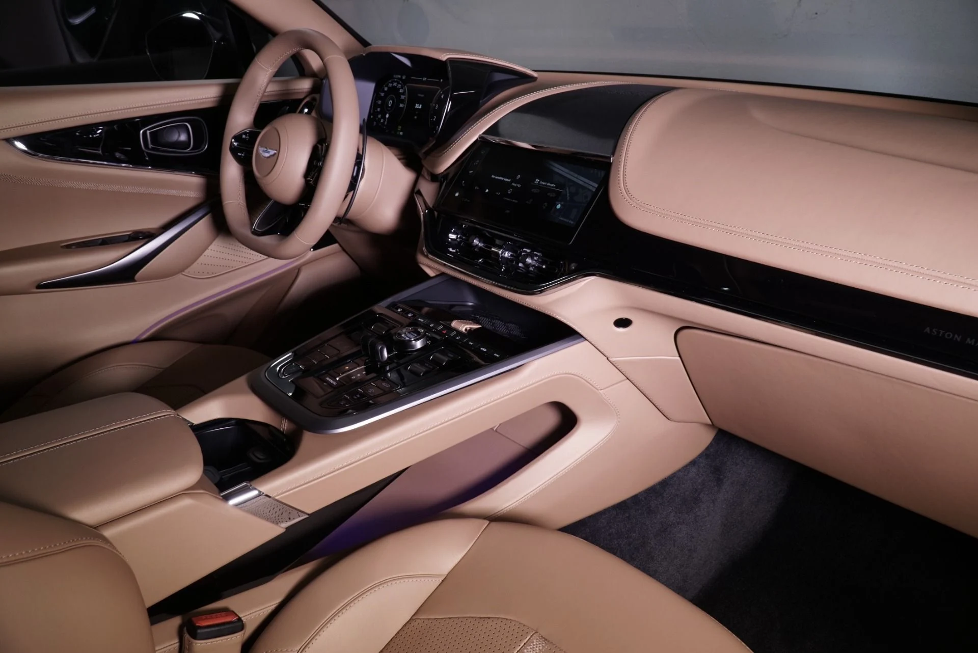 mph020_3880936083_New_2026_Aston_Martin_DBX_707_1762322943_6ed10328da