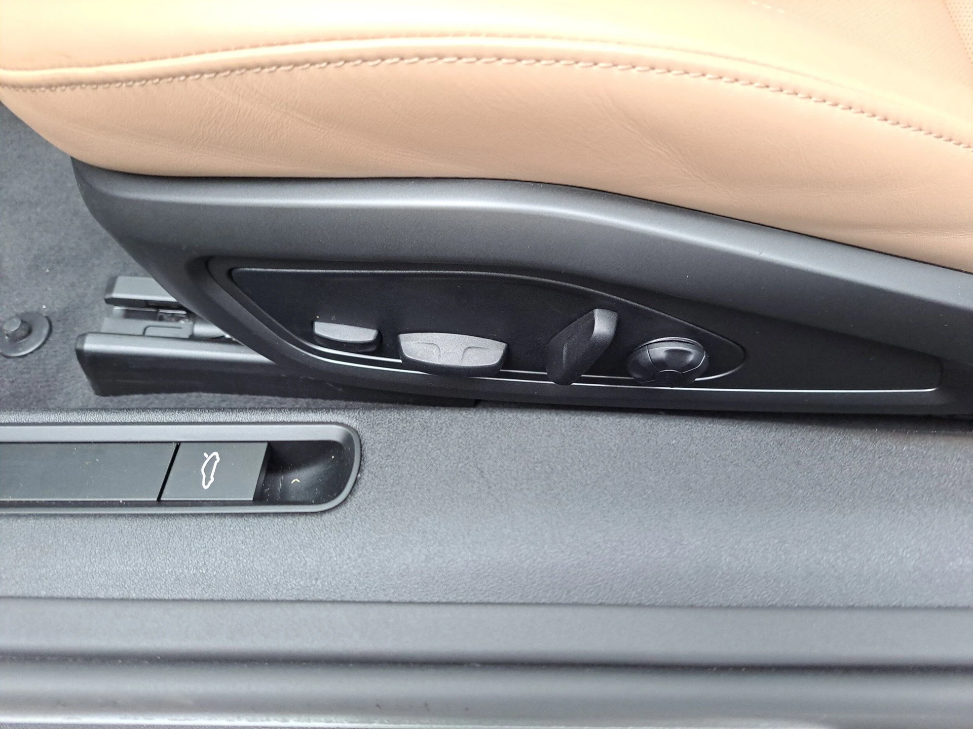 mph020_3892264787_2f4e0e09452a7e2f1d0a13a2121fa5eax_503c9c6421