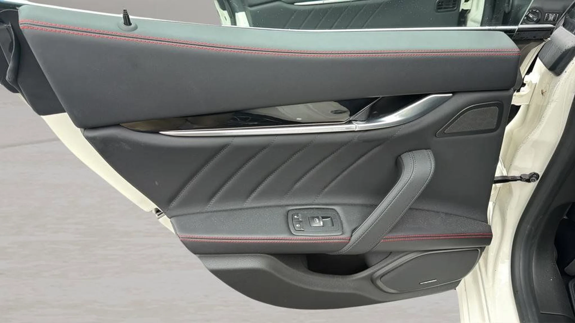 mph020_3892891711_1cbd348a46734a8d9a7b460b530b2ece_01079e3975