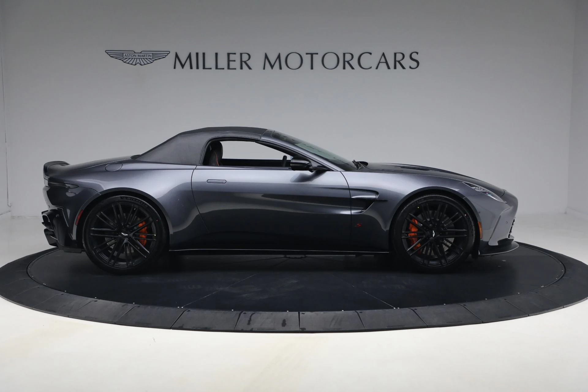 mph020_38977382_New_2026_Aston_Martin_Vantage_S_Roadster_1774535916_fcbec351a0