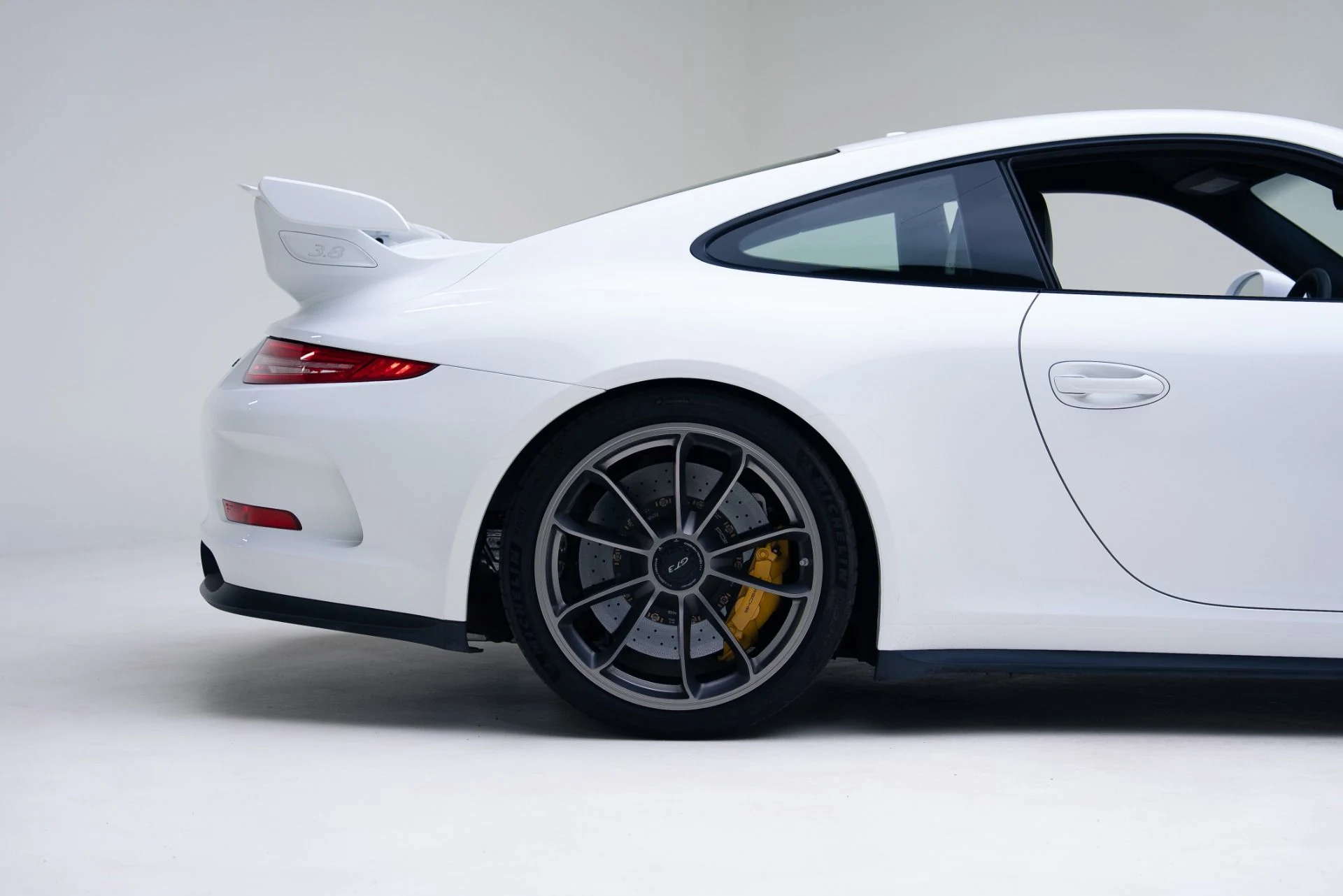 mph020_3920627360_Used_2014_Porsche_911_GT_3_1767824099_18a9ce6e03