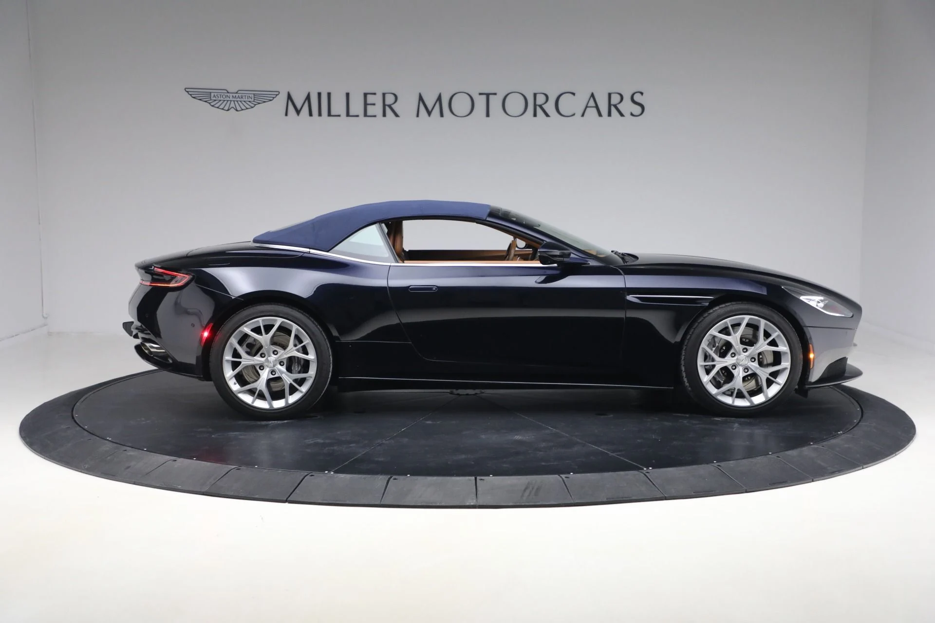 mph020_3923340093_Used_2019_Aston_Martin_DB_11_Volante_1770764888_0c50264c08