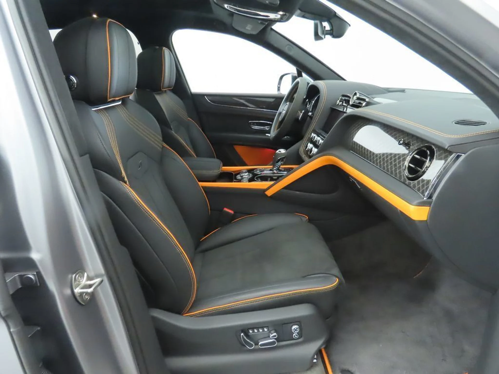 mph020_3938449009_used_2024_bentley_bentayga_v8awd_8119_22892488_21_1024_55273ae12c