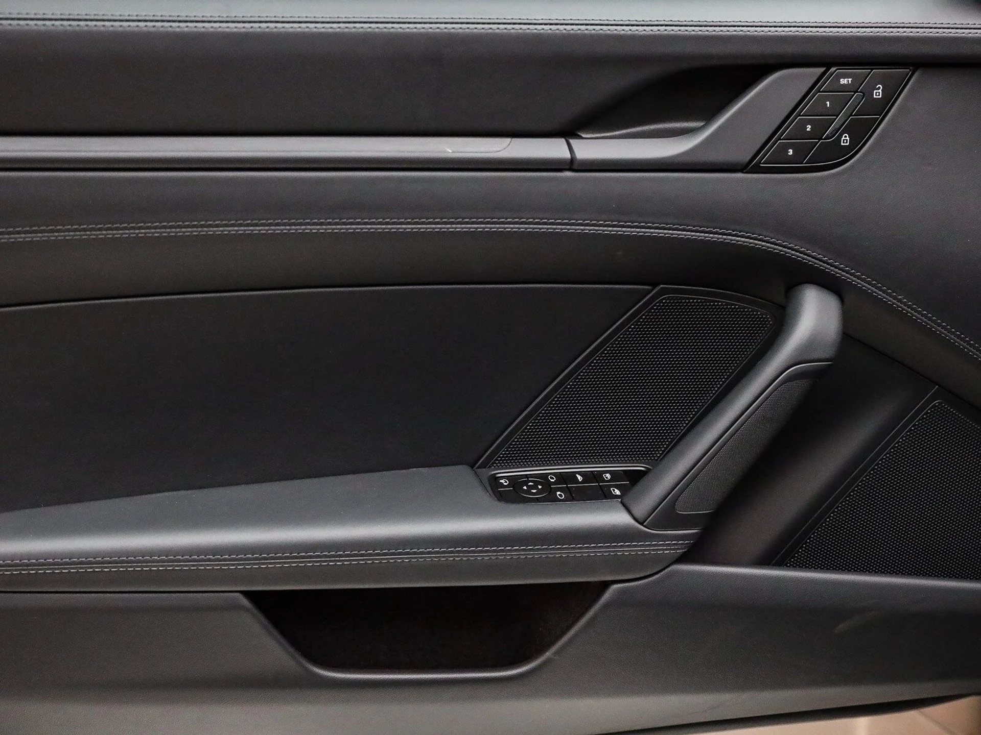 mph020_3940859863_5cfa951862863fa4483eb9a8d53cd80ax_1b36d85d72