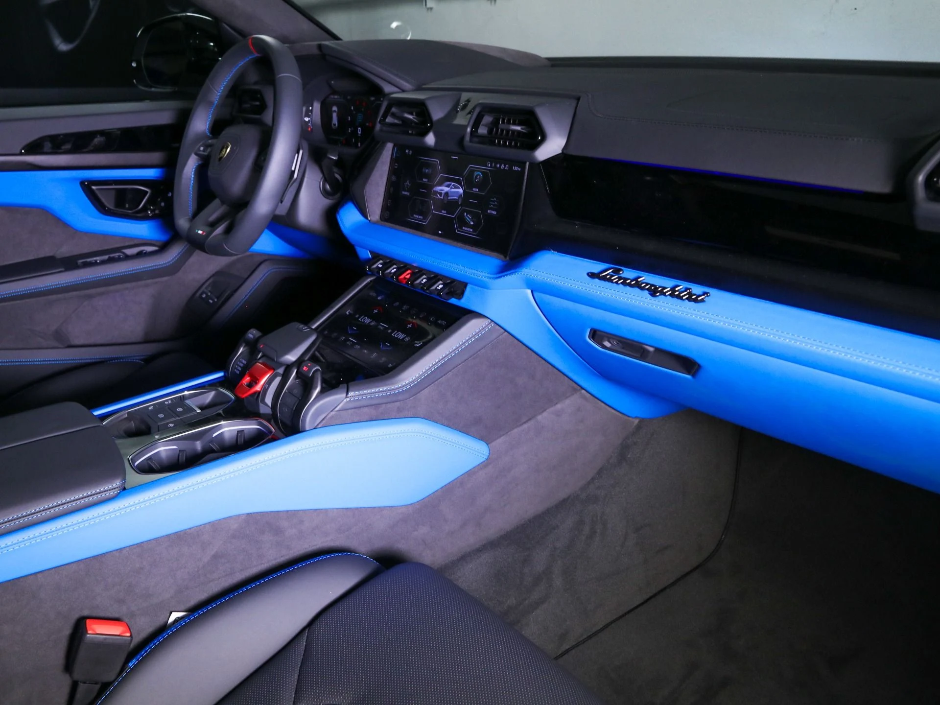 mph020_3943881387_New_2025_Lamborghini_Urus_SE_1760068344_cafa3f664c