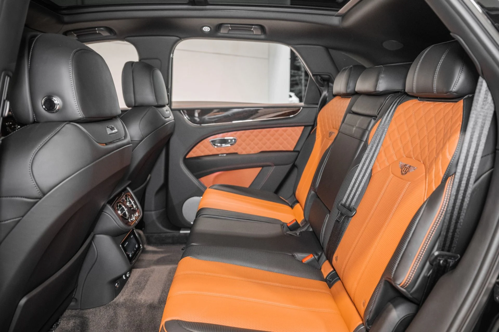 mph020_3953708655_Used_2022_Bentley_Bentayga_V8_1773164215_510ff252f8