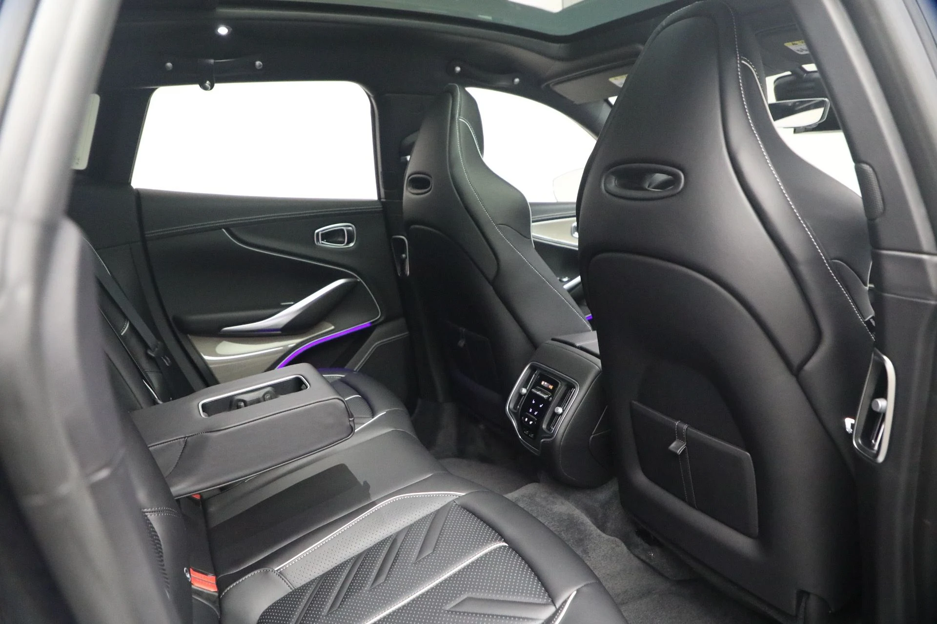 mph020_3955847369_New_2026_Aston_Martin_DBX_S_1767984157_f78dd31869