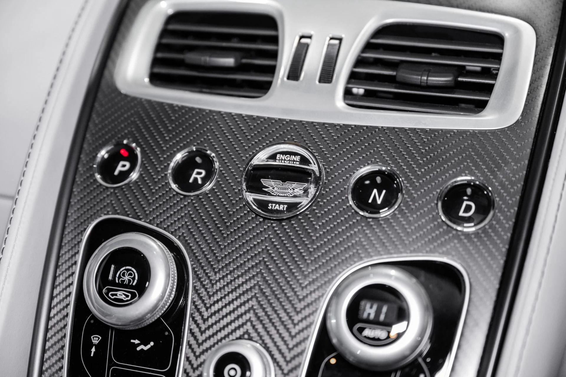 mph020_3961072032_Used_2016_Aston_Martin_Vanquish_V12_1770132200_6f8aa91cee