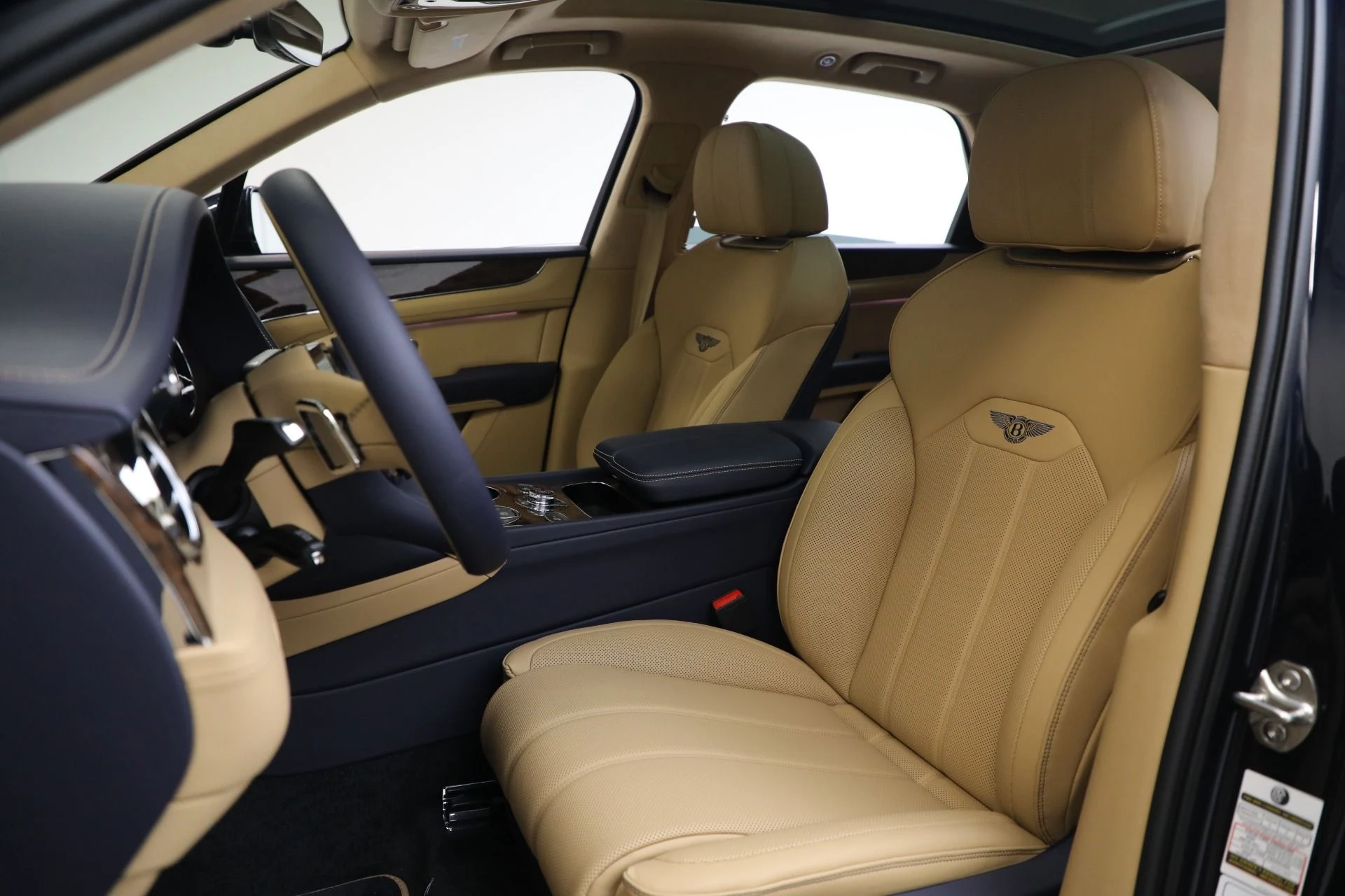mph020_3967991695_New_2025_Bentley_Bentayga_V8_0f15afa48a